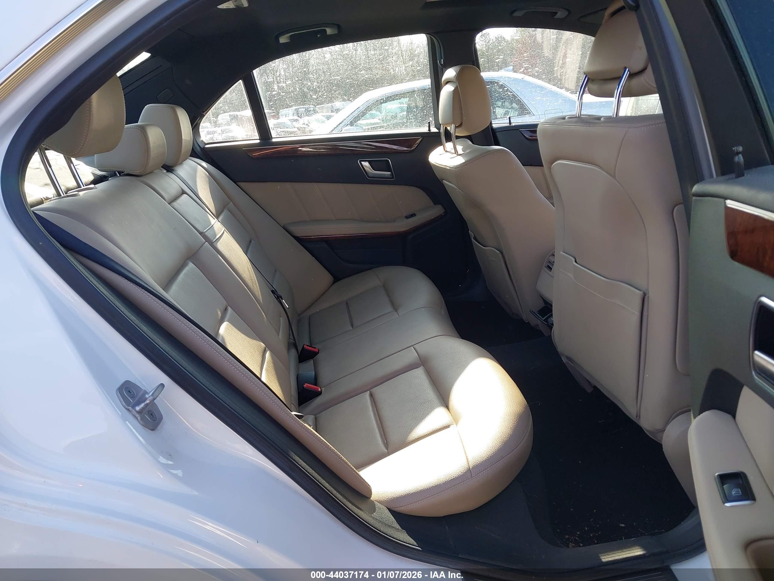 MERCEDES-BENZ E image 8