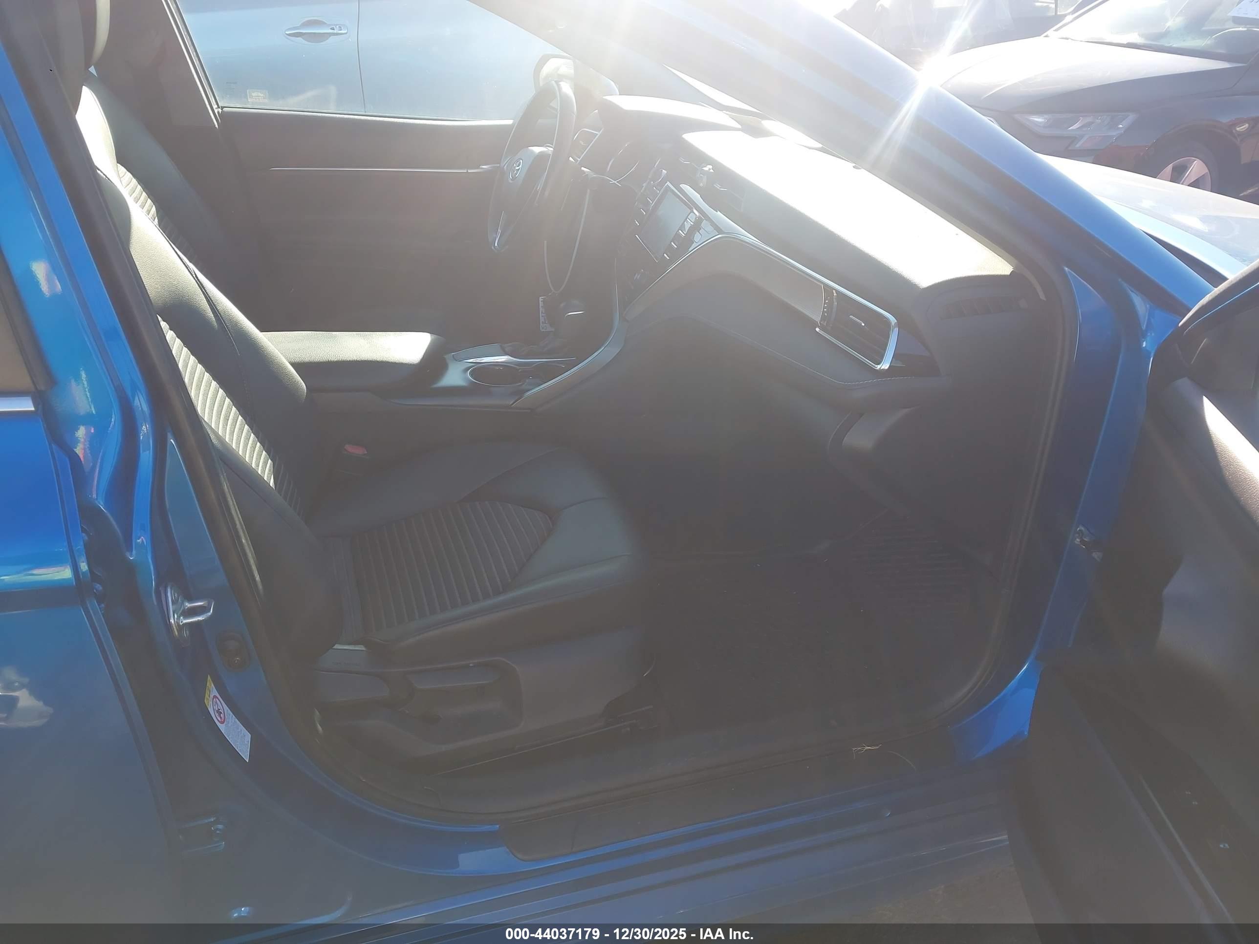 TOYOTA CAMRY image 5