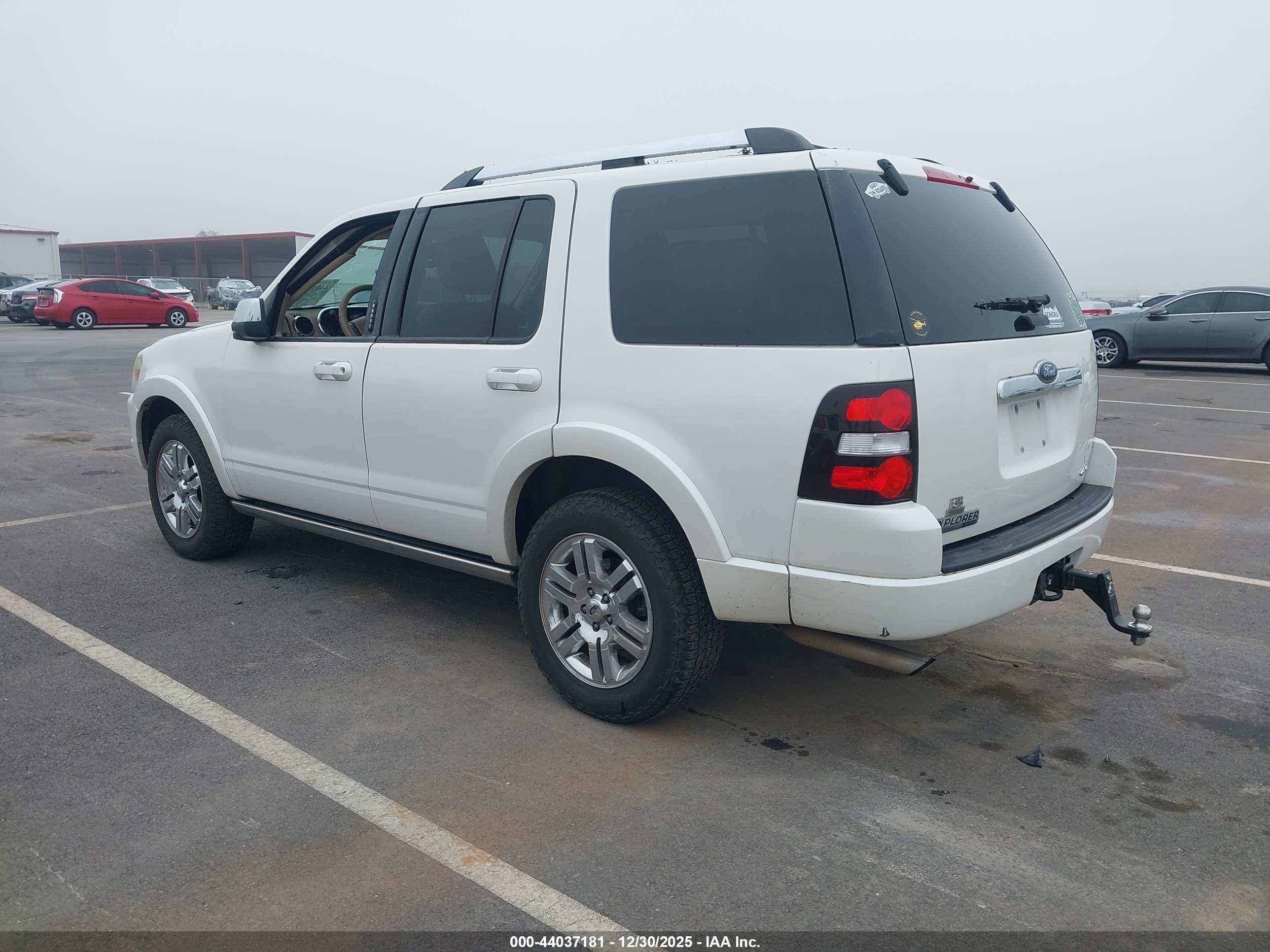 FORD EXPLORER image 3
