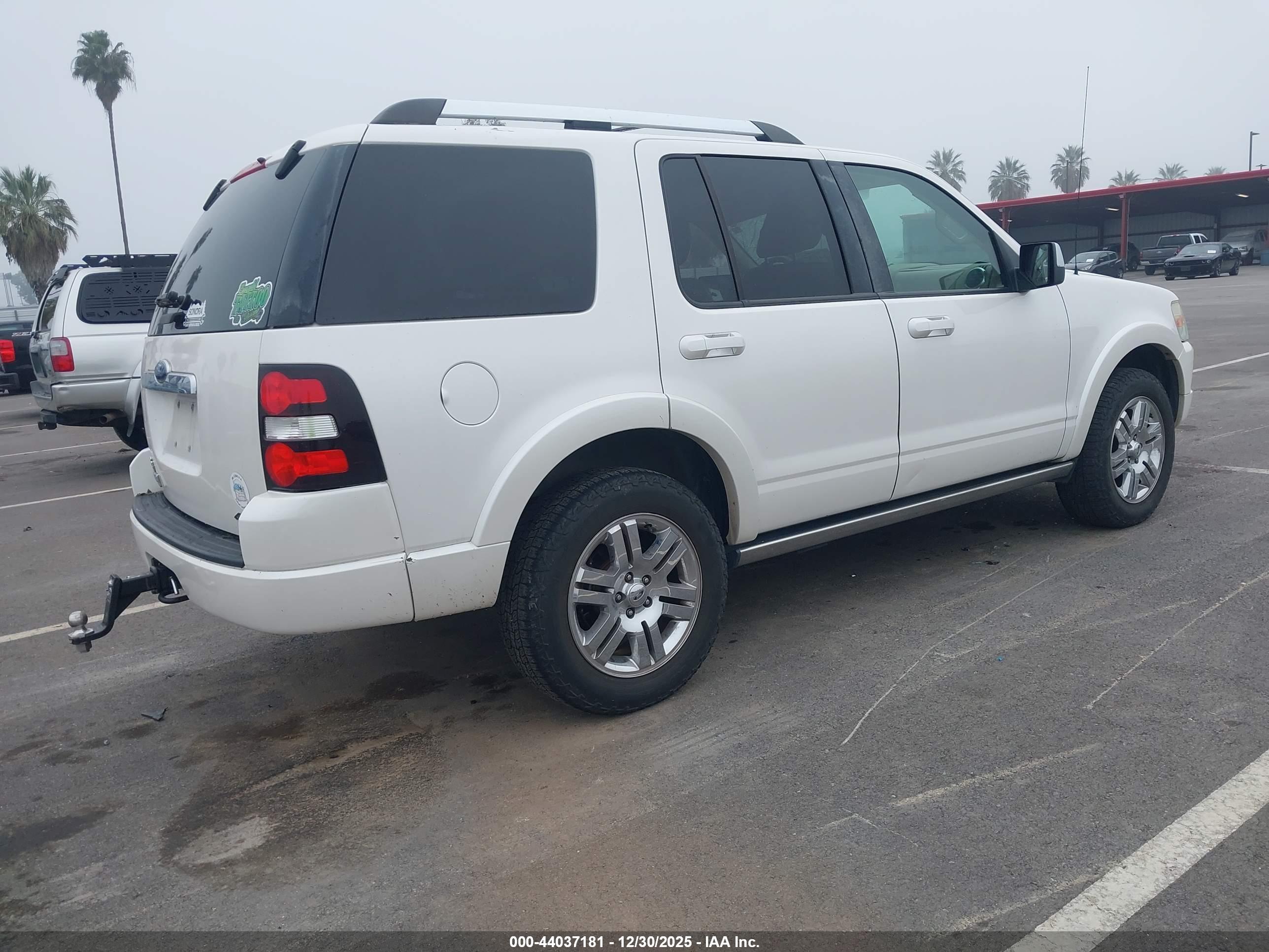 FORD EXPLORER image 4