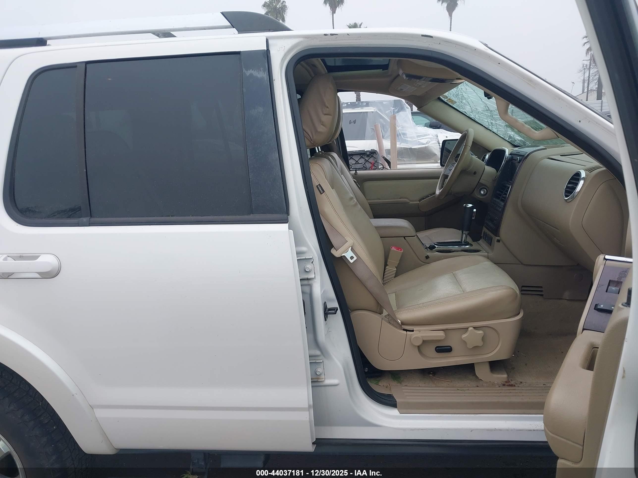 FORD EXPLORER image 5