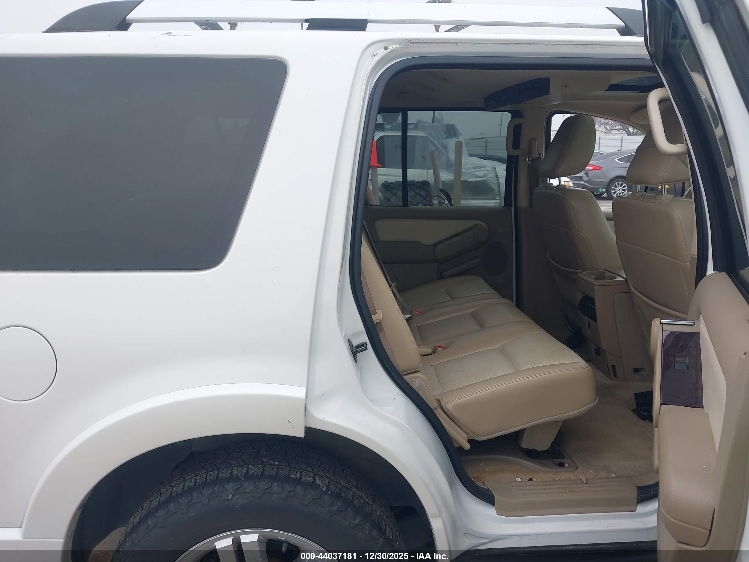 FORD EXPLORER image 8