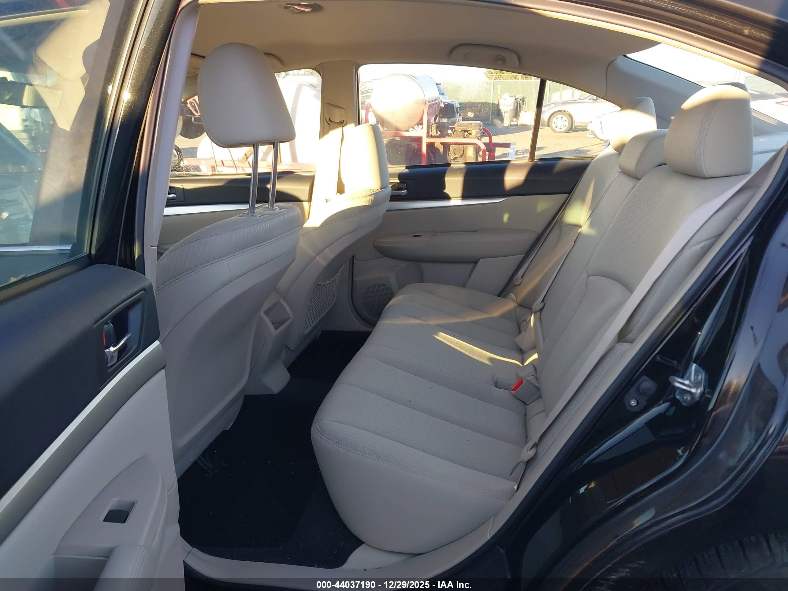 SUBARU LEGACY image 8