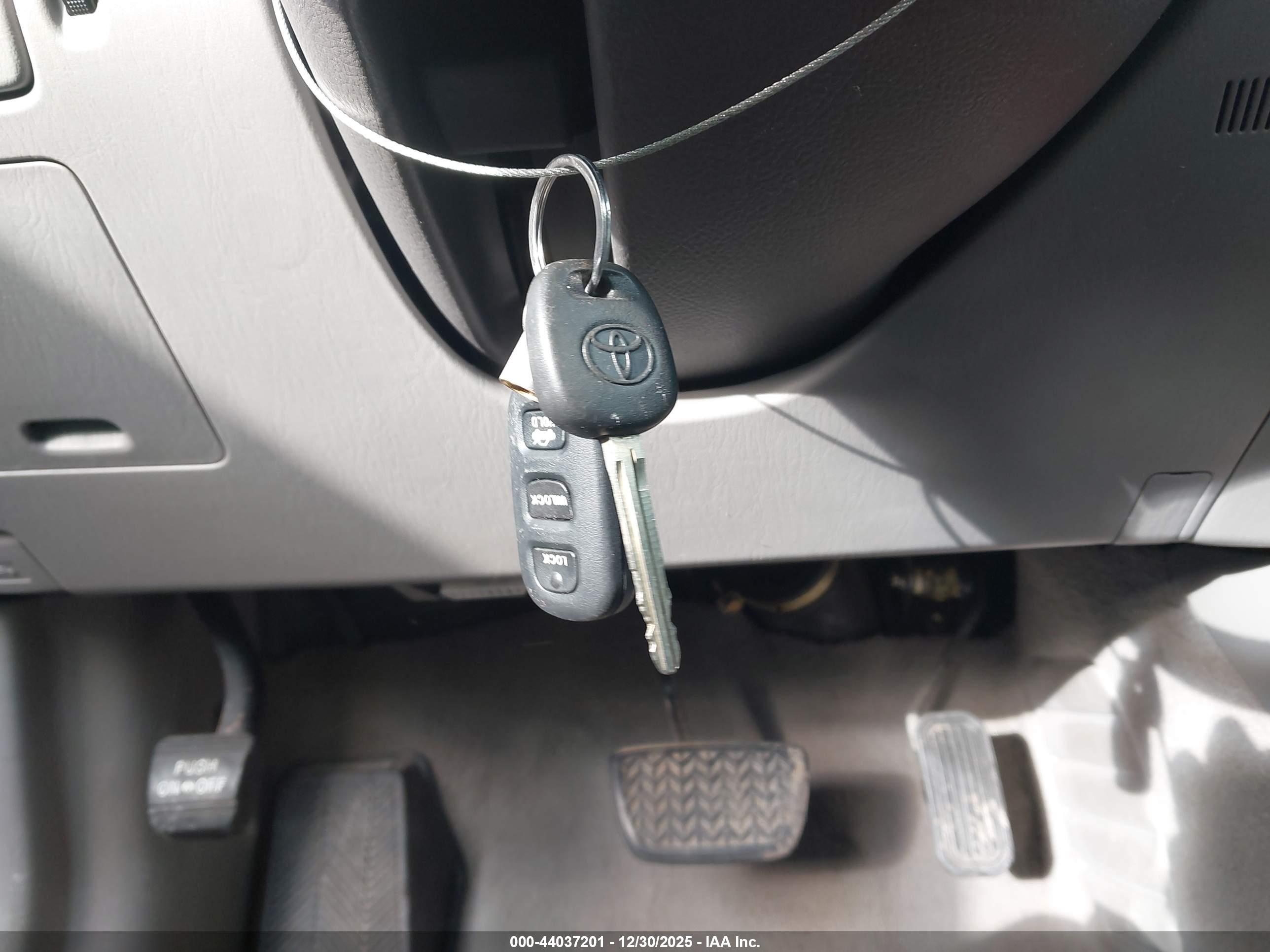 TOYOTA CAMRY image 11