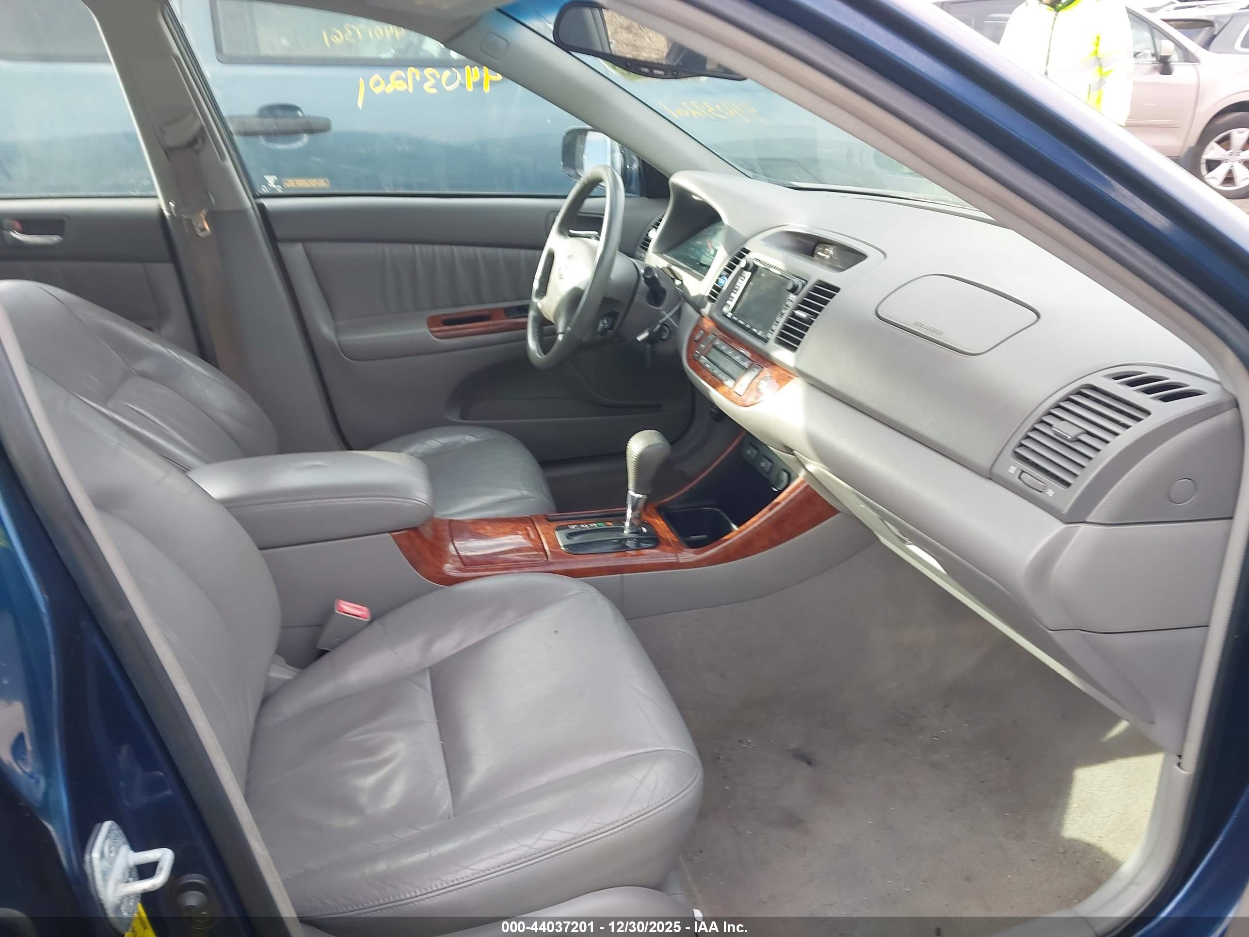 TOYOTA CAMRY image 5