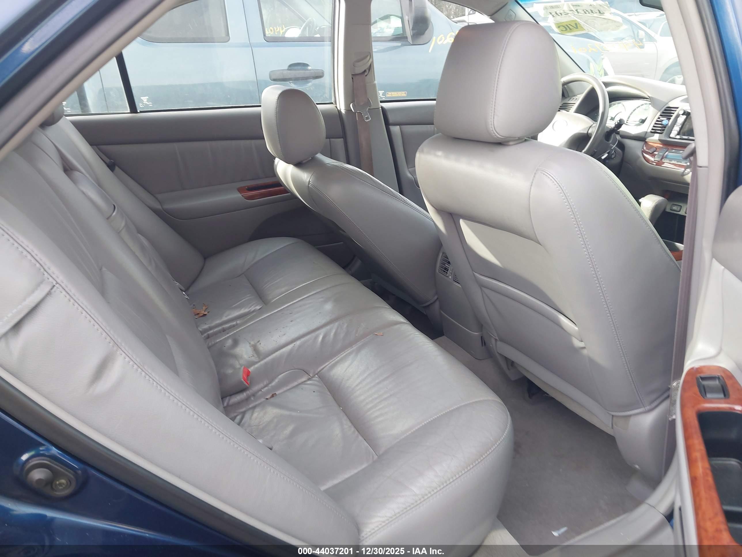 TOYOTA CAMRY image 8