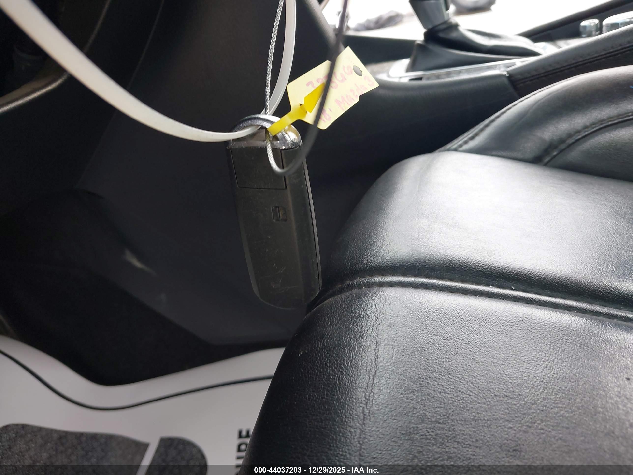 MAZDA MAZDA3 image 11