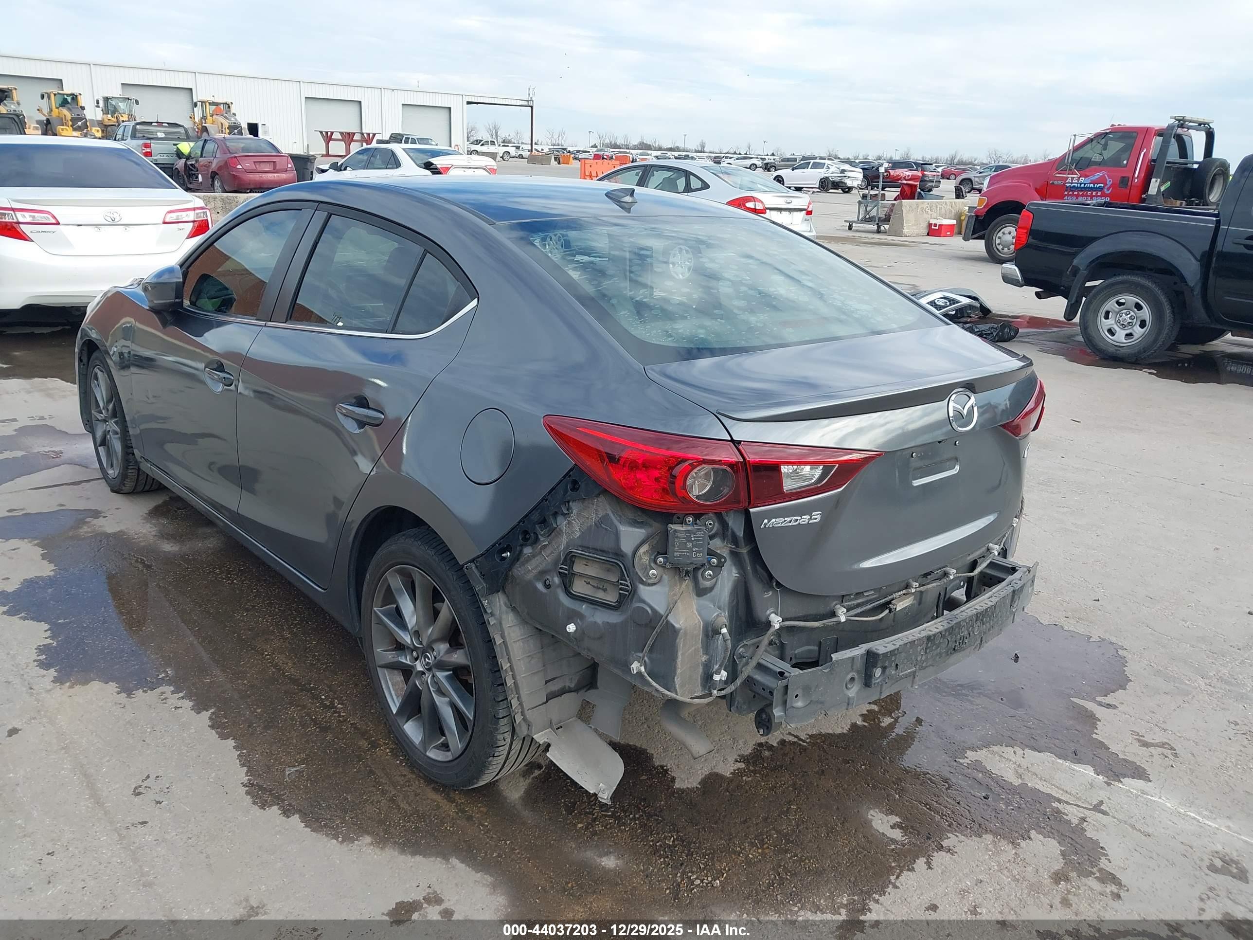 MAZDA MAZDA3 image 3