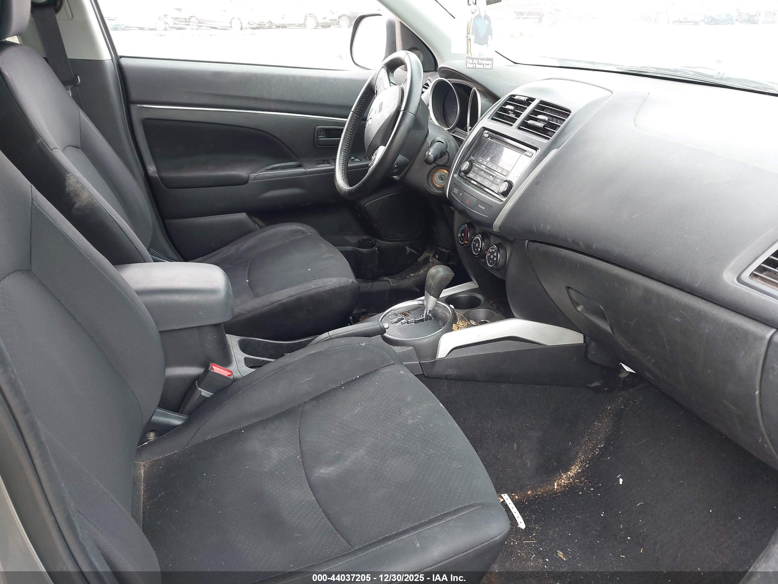 MITSUBISHI OUTLANDER image 5