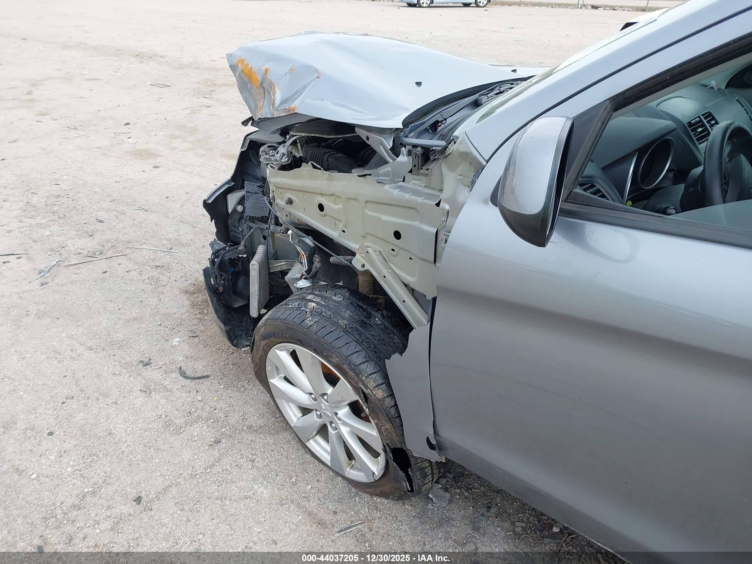 MITSUBISHI OUTLANDER image 6