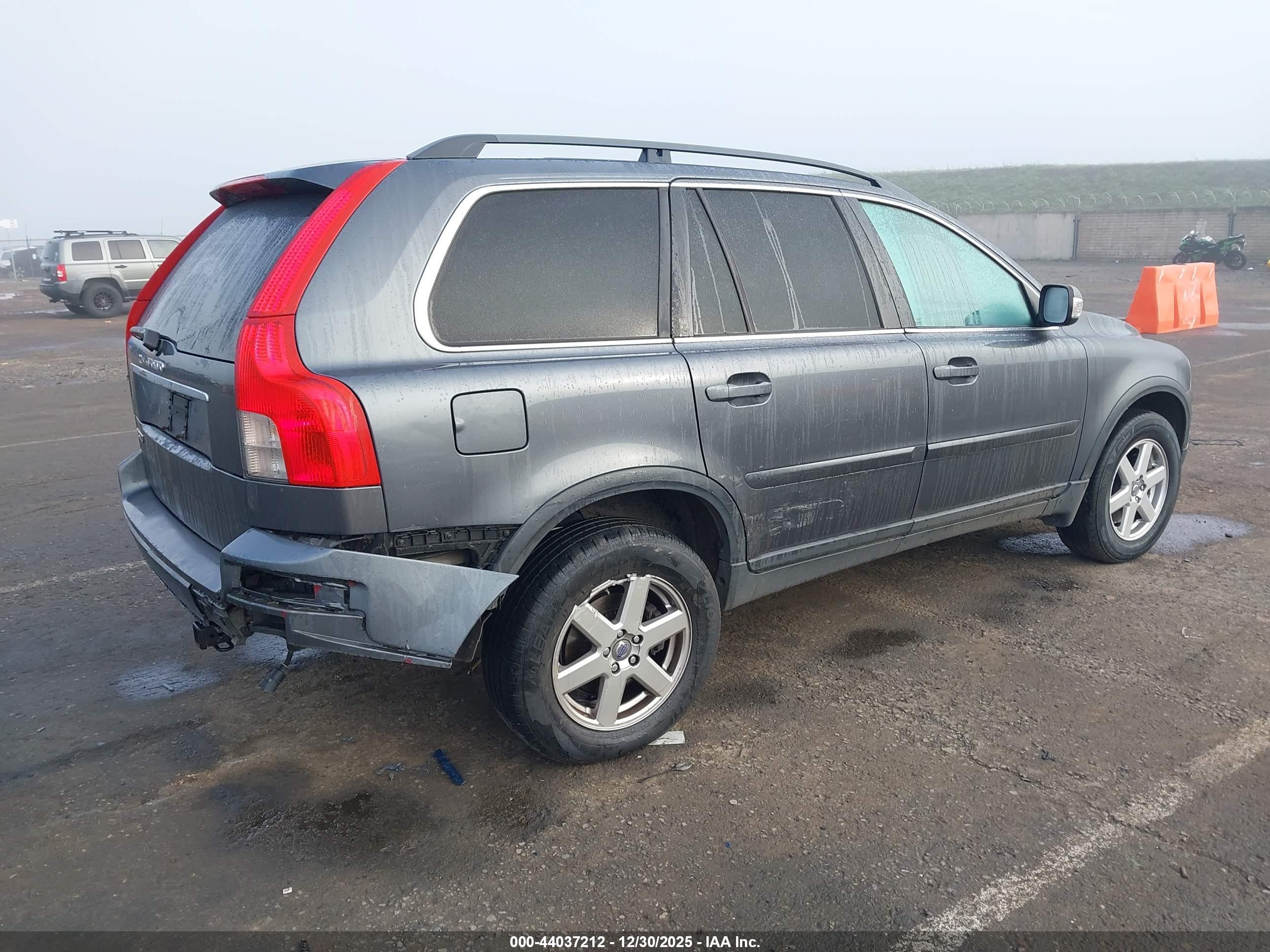VOLVO XC90 image 4
