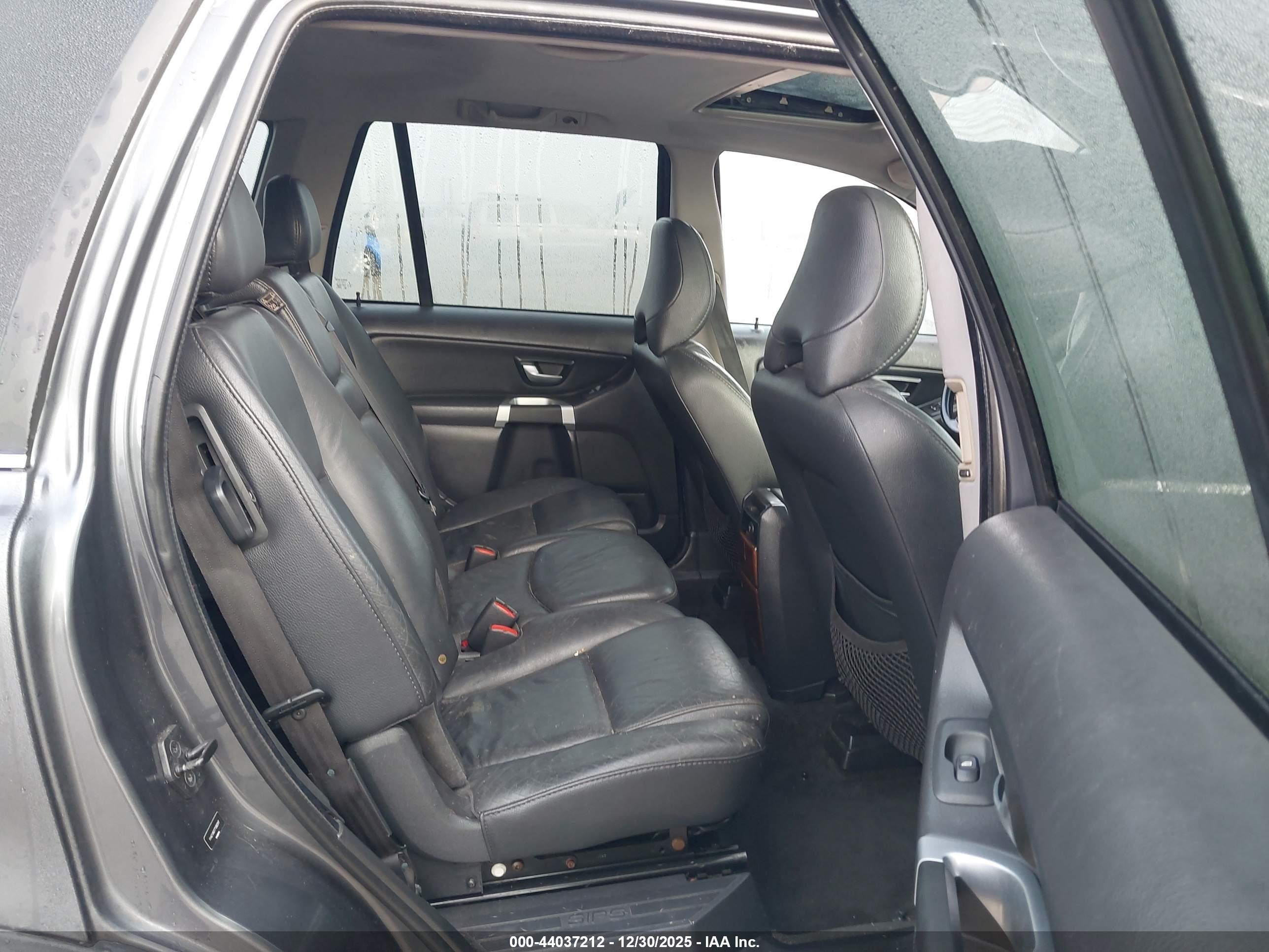 VOLVO XC90 image 8