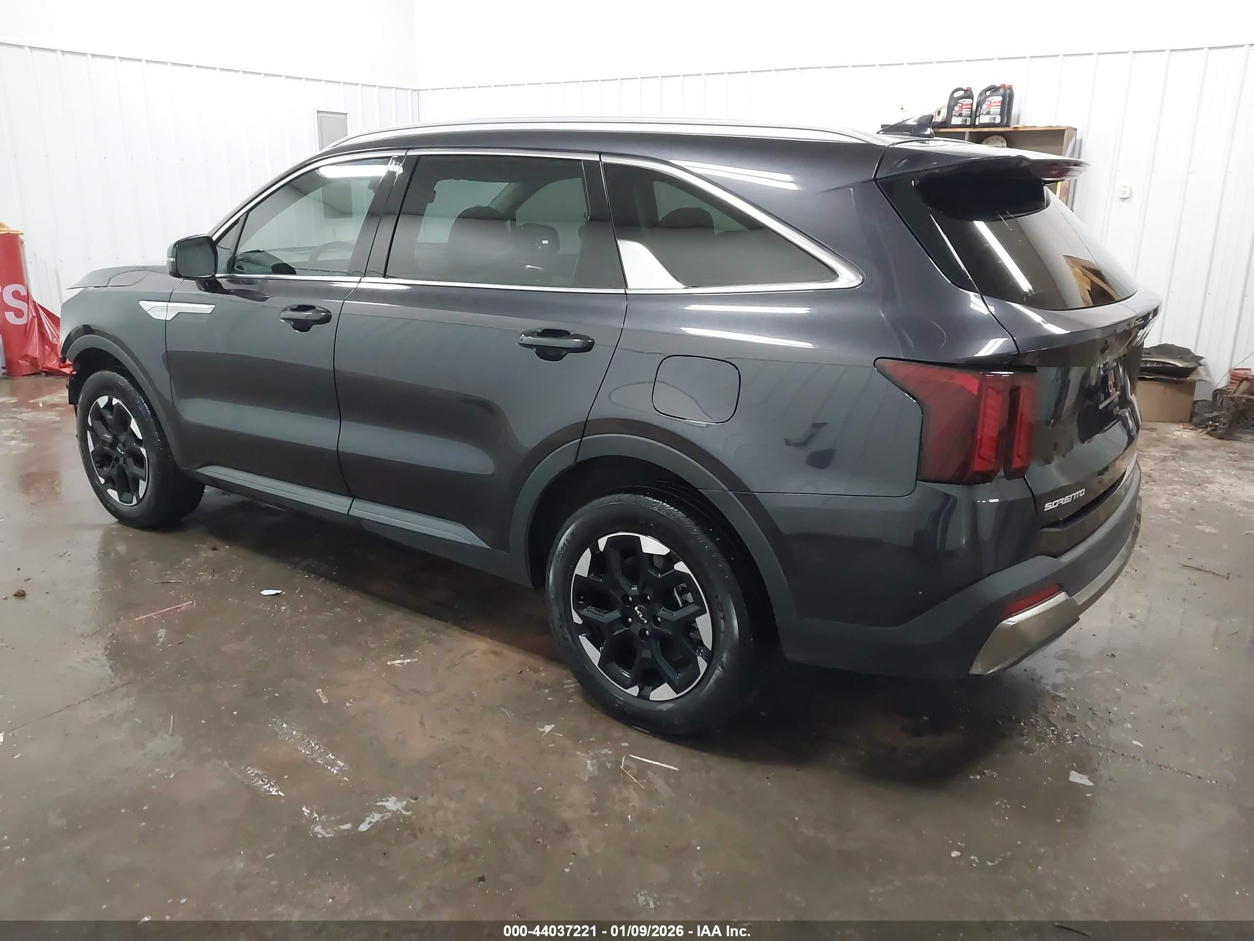 KIA SORENTO image 3