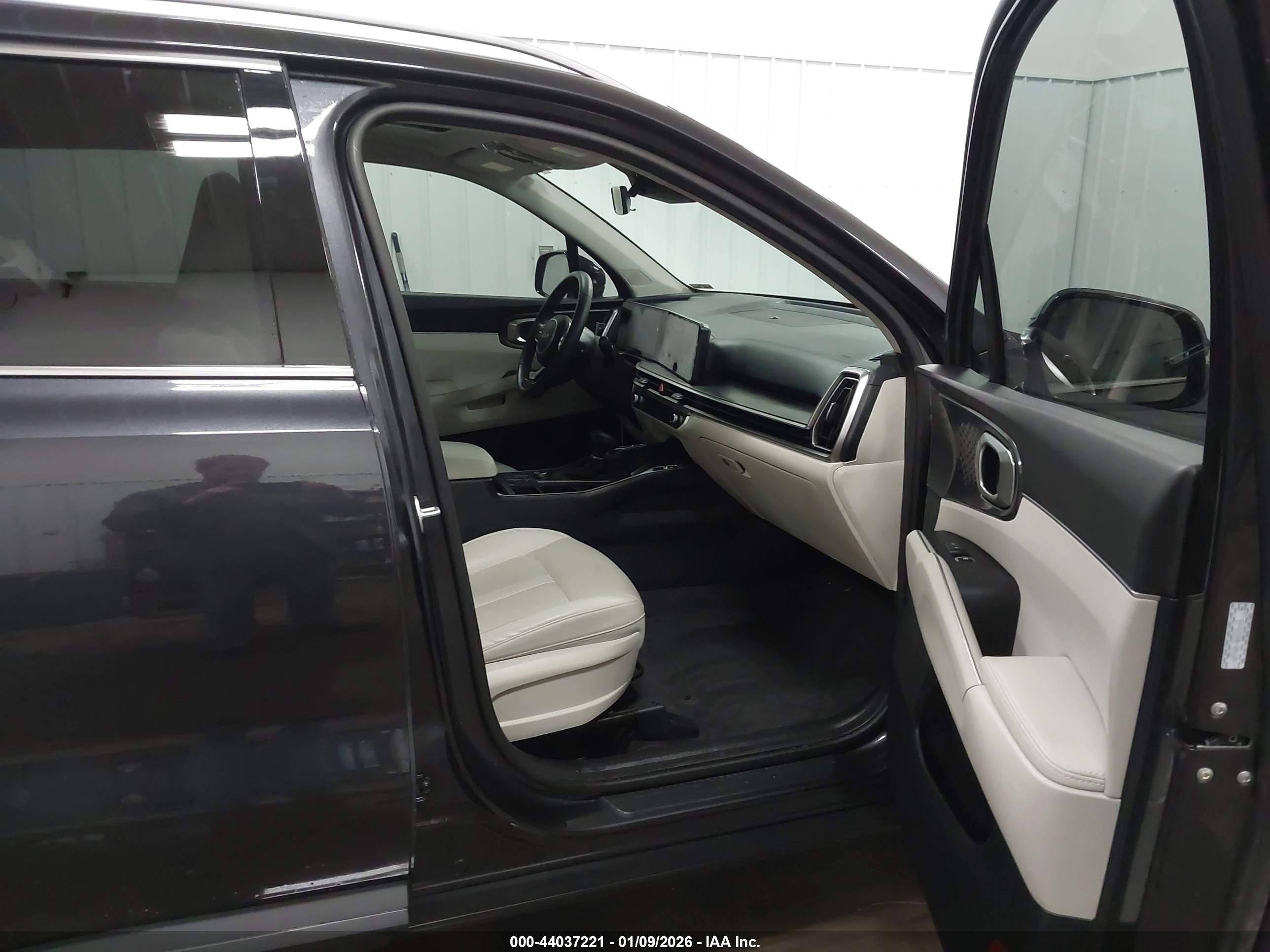 KIA SORENTO image 5
