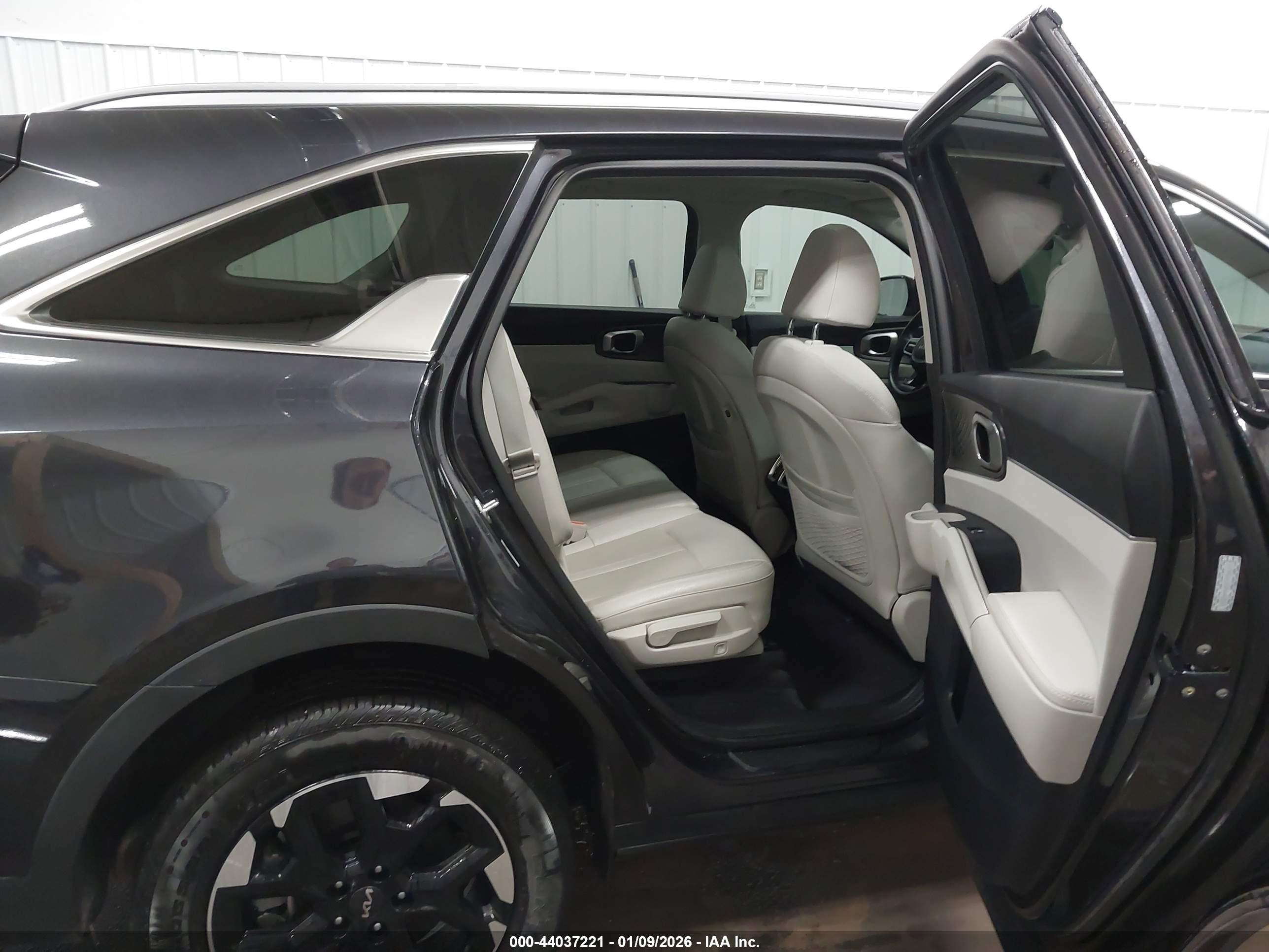 KIA SORENTO image 8