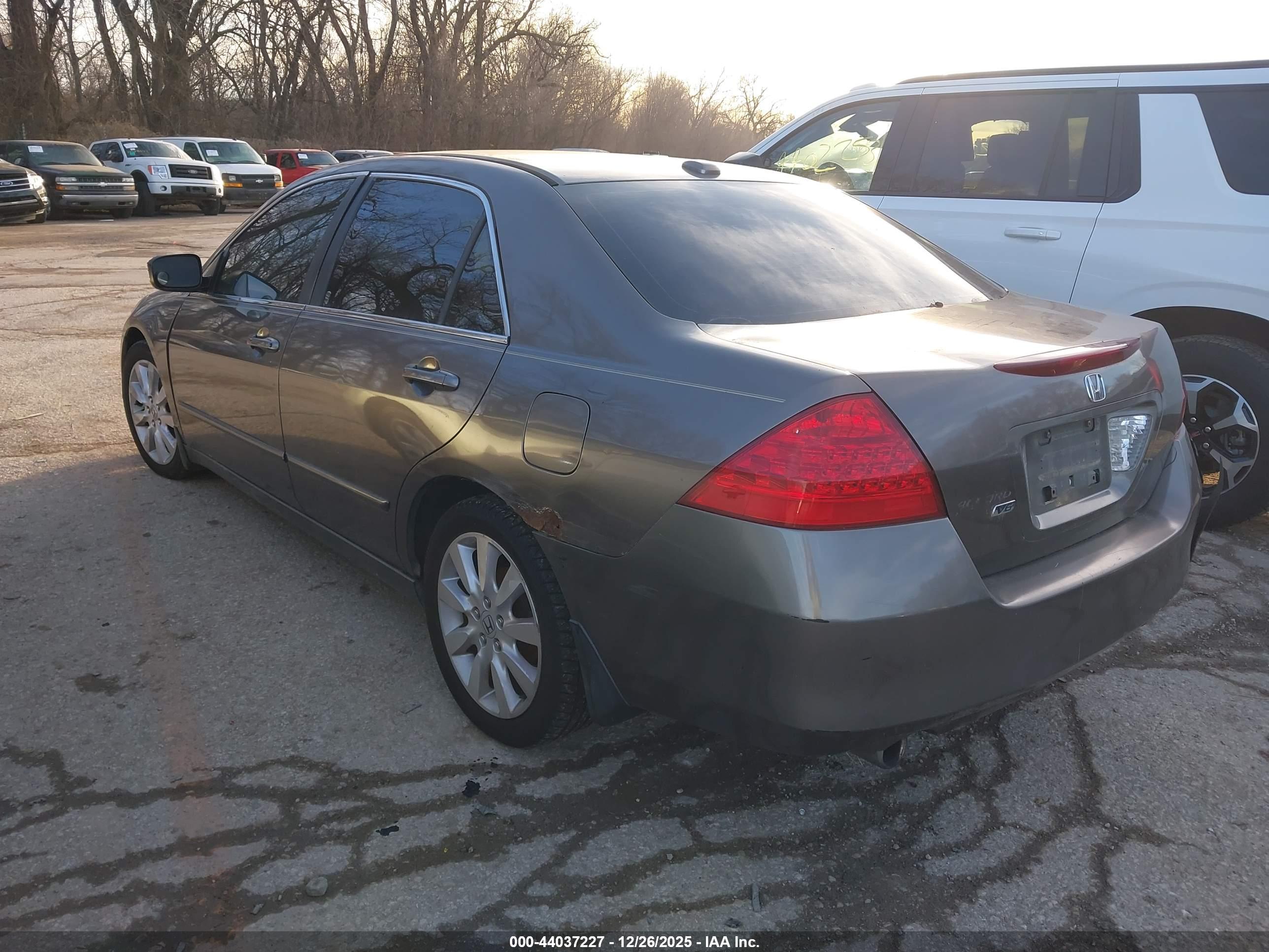 HONDA ACCORD image 3