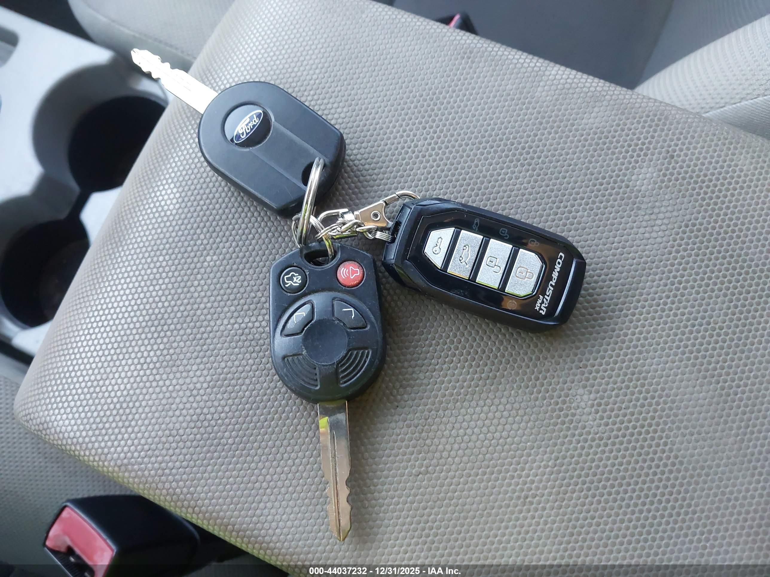 FORD ESCAPE image 11