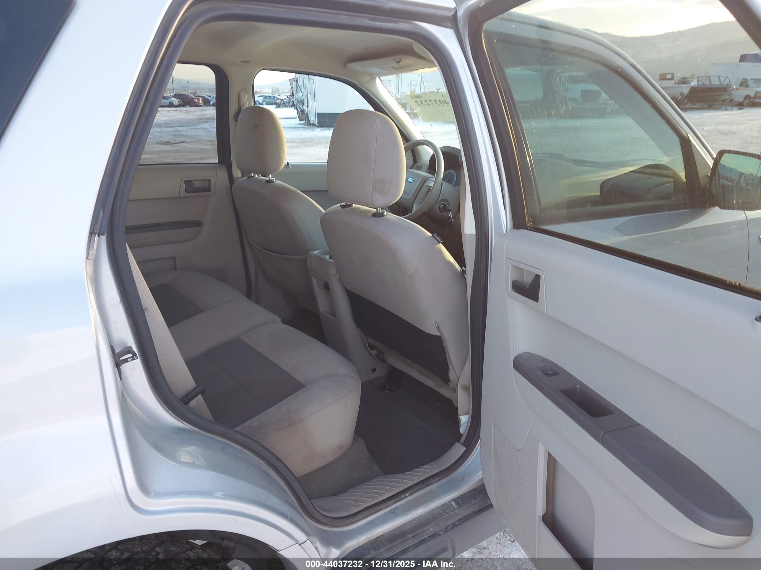 FORD ESCAPE image 8