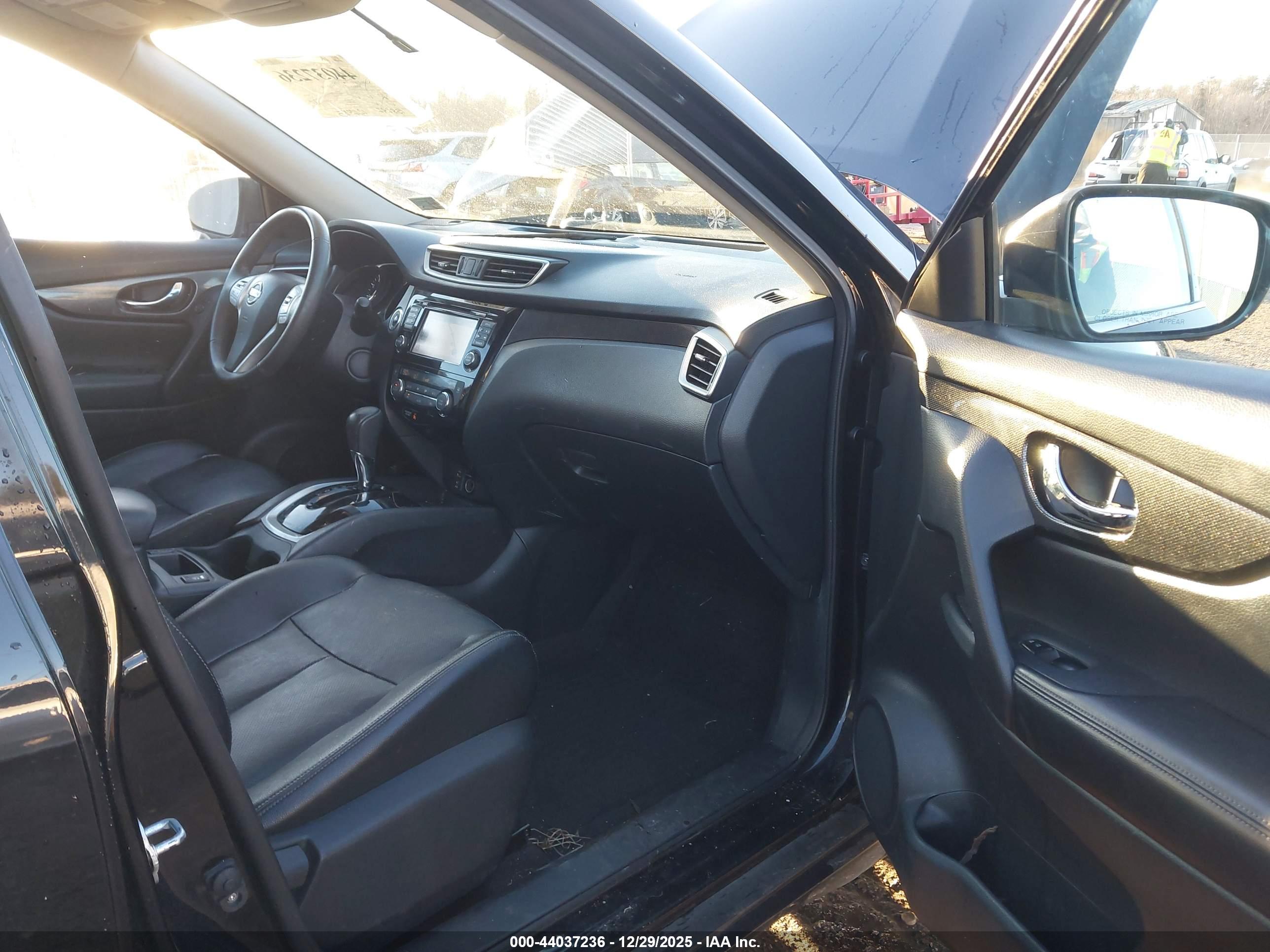 NISSAN ROGUE image 5