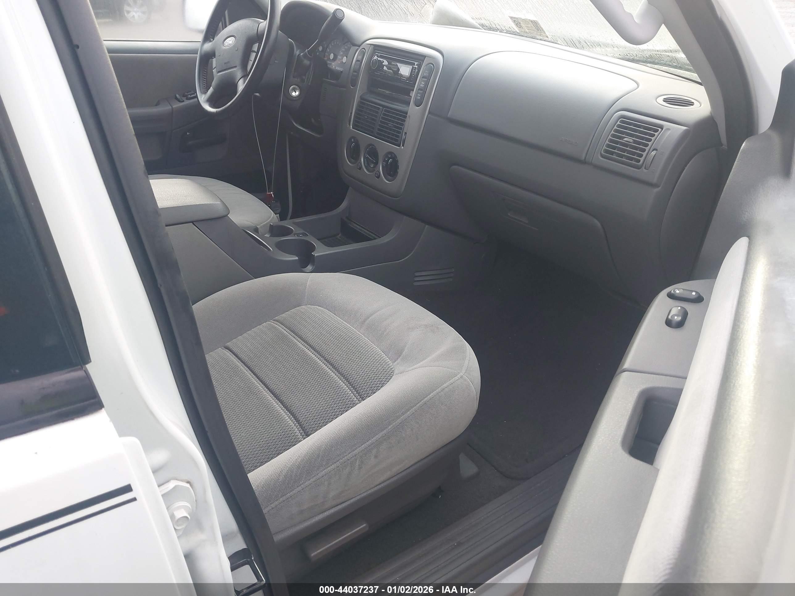 FORD EXPLORER image 5