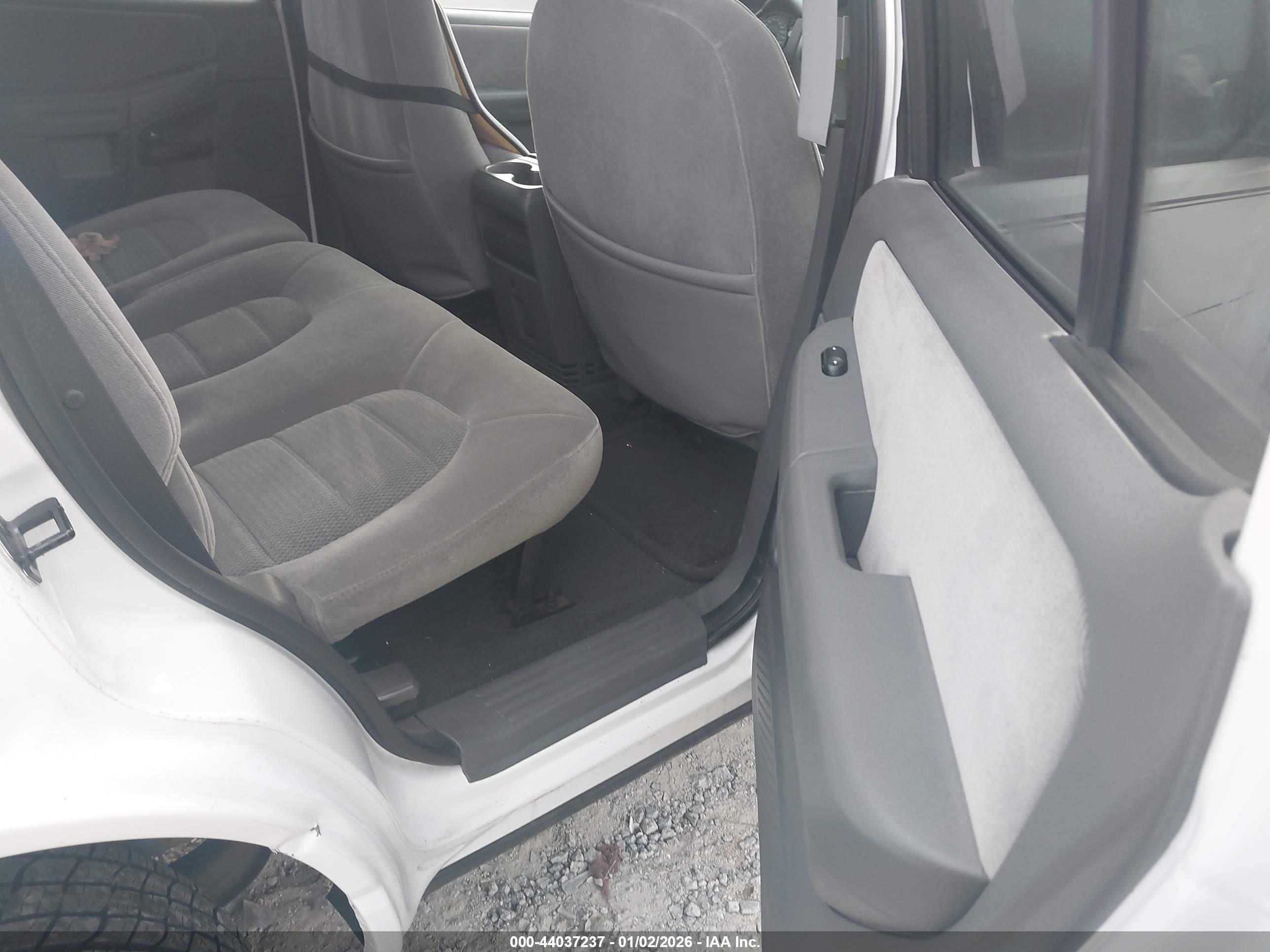 FORD EXPLORER image 8