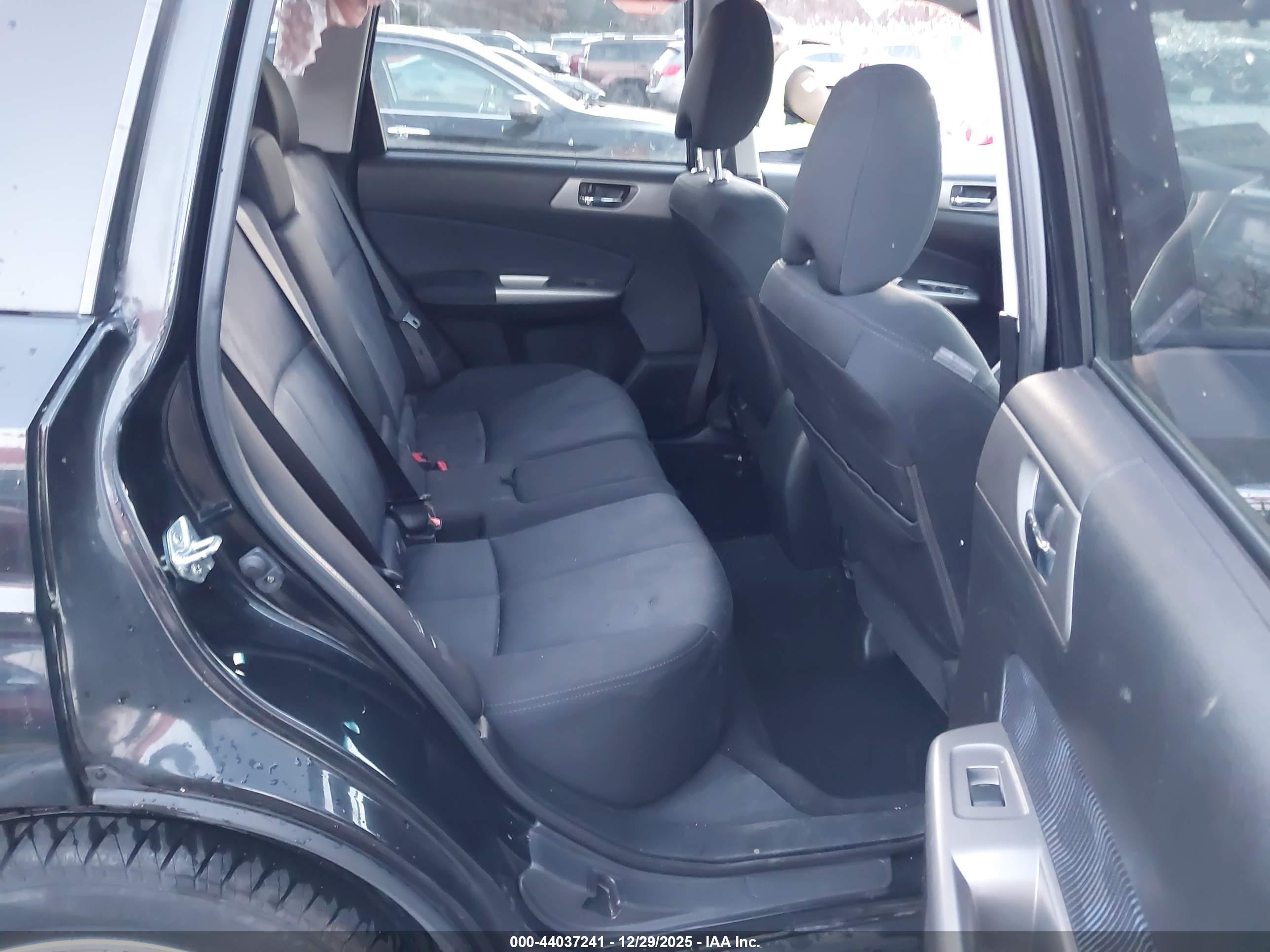 SUBARU FORESTER image 8
