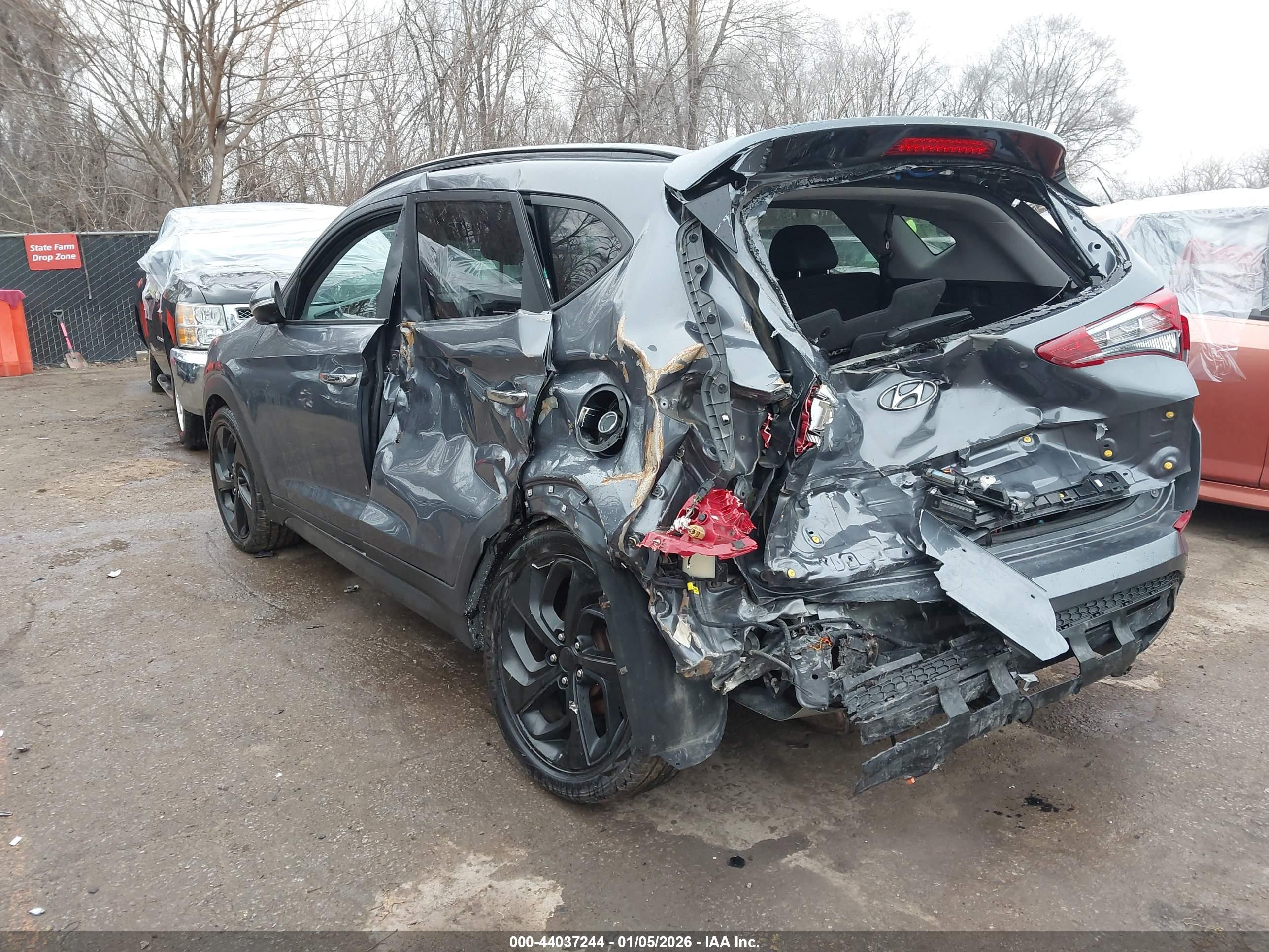 HYUNDAI TUCSON image 3