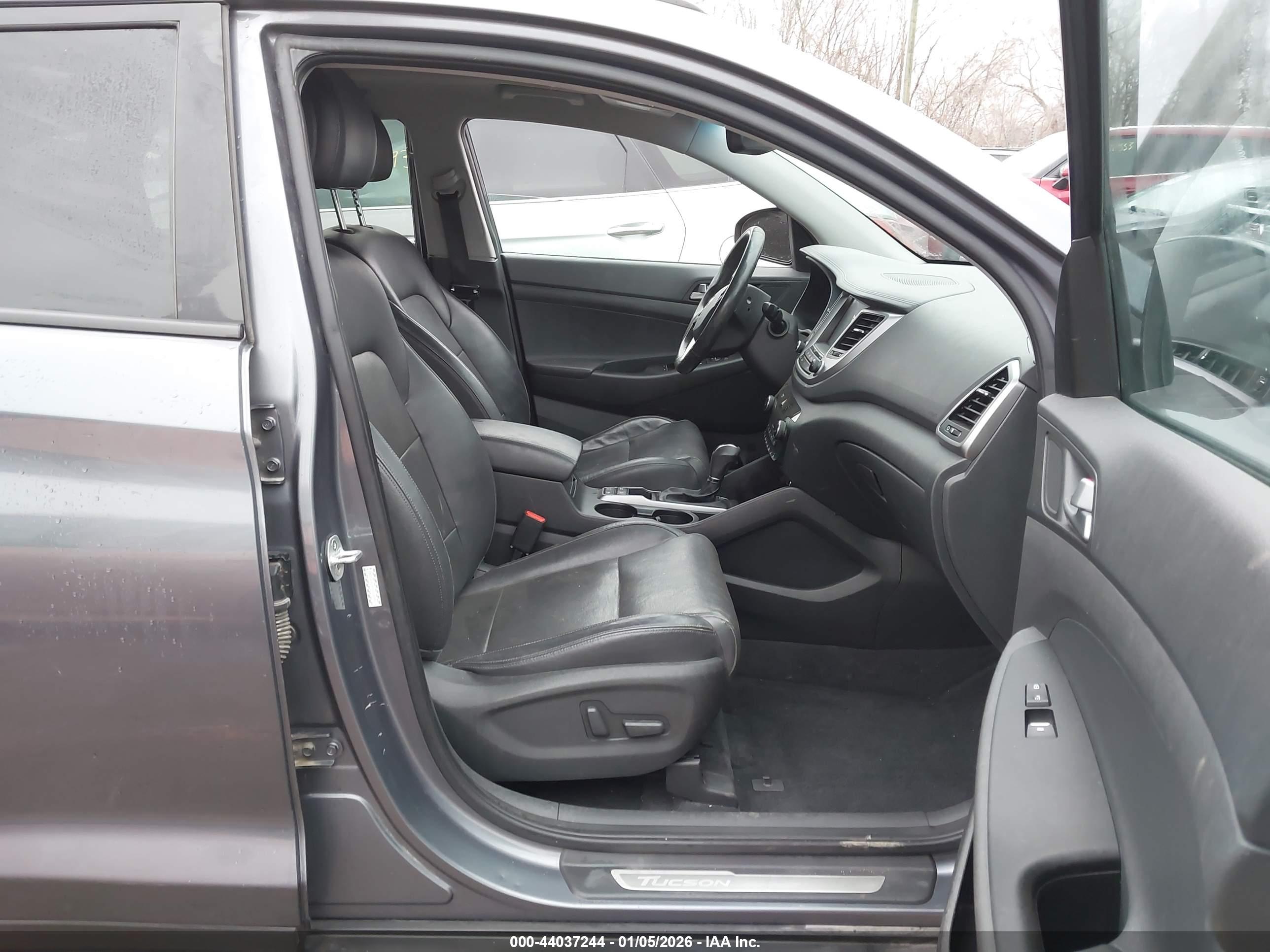 HYUNDAI TUCSON image 5