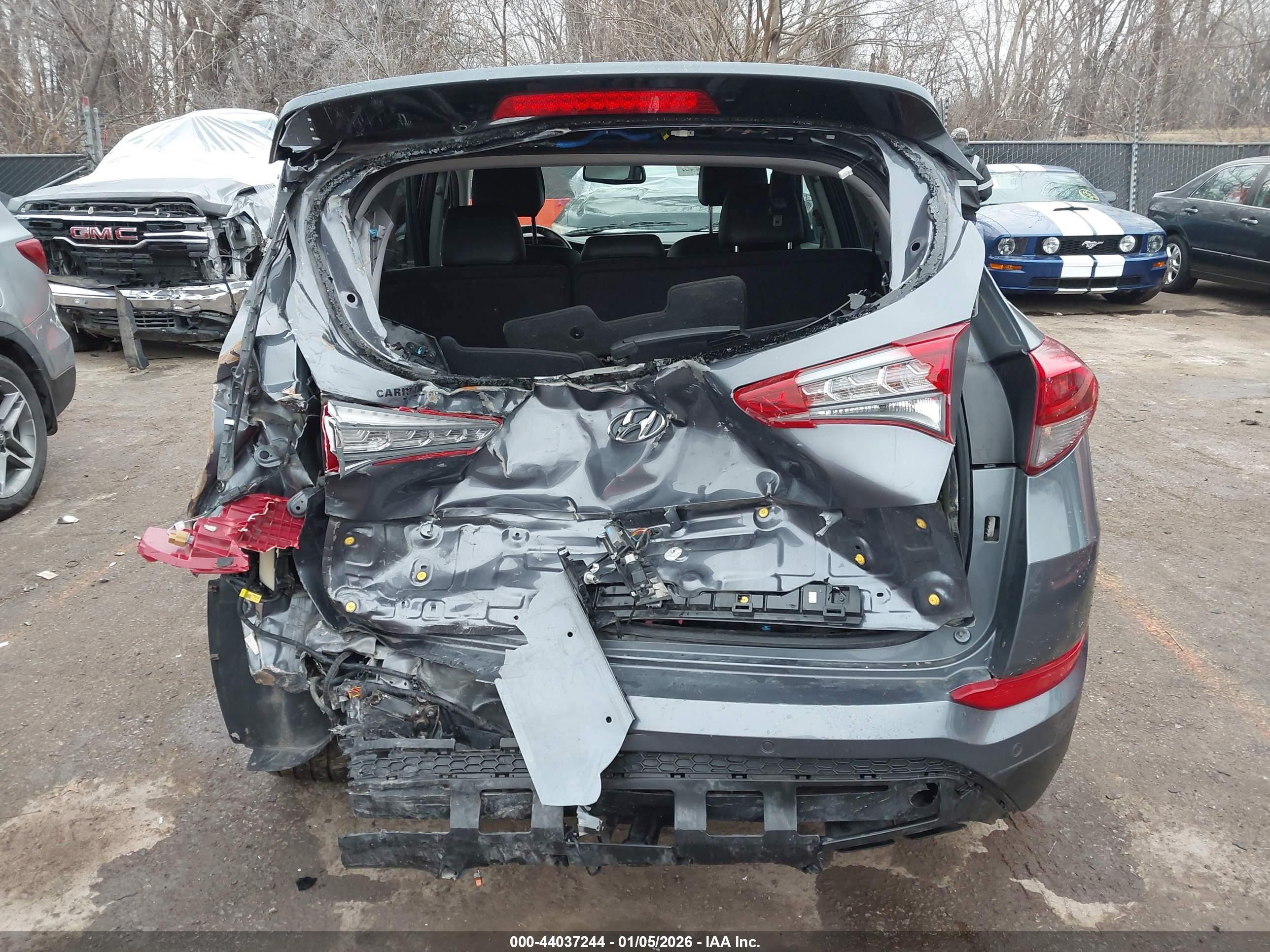 HYUNDAI TUCSON image 6