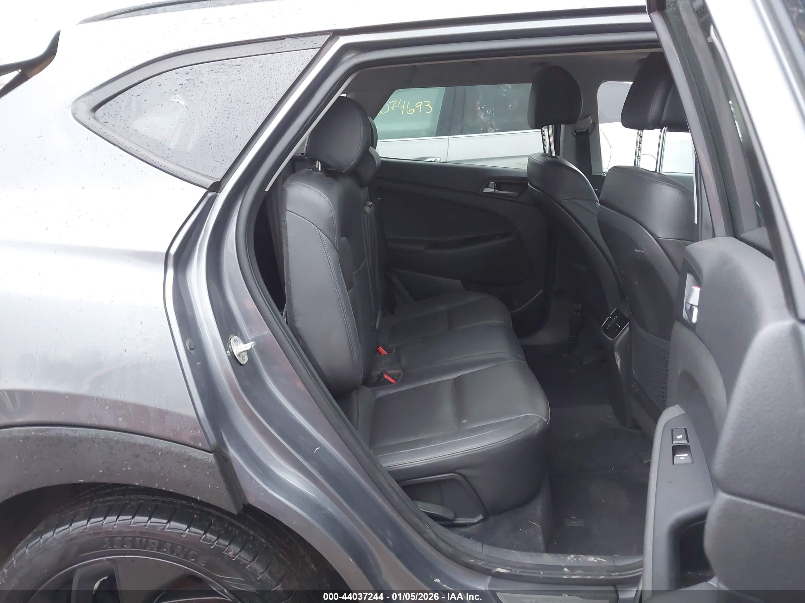 HYUNDAI TUCSON image 8