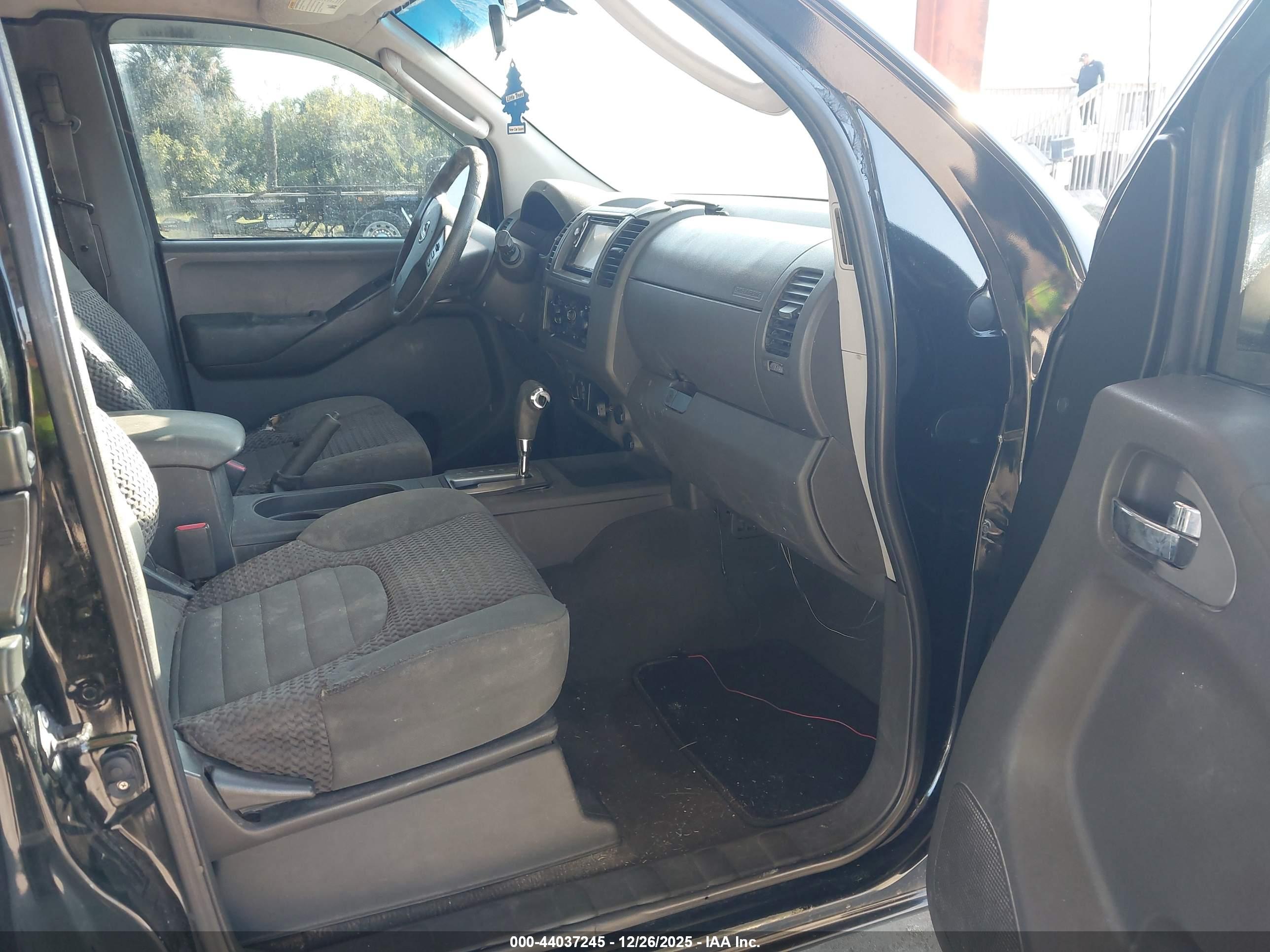 NISSAN FRONTIER image 5