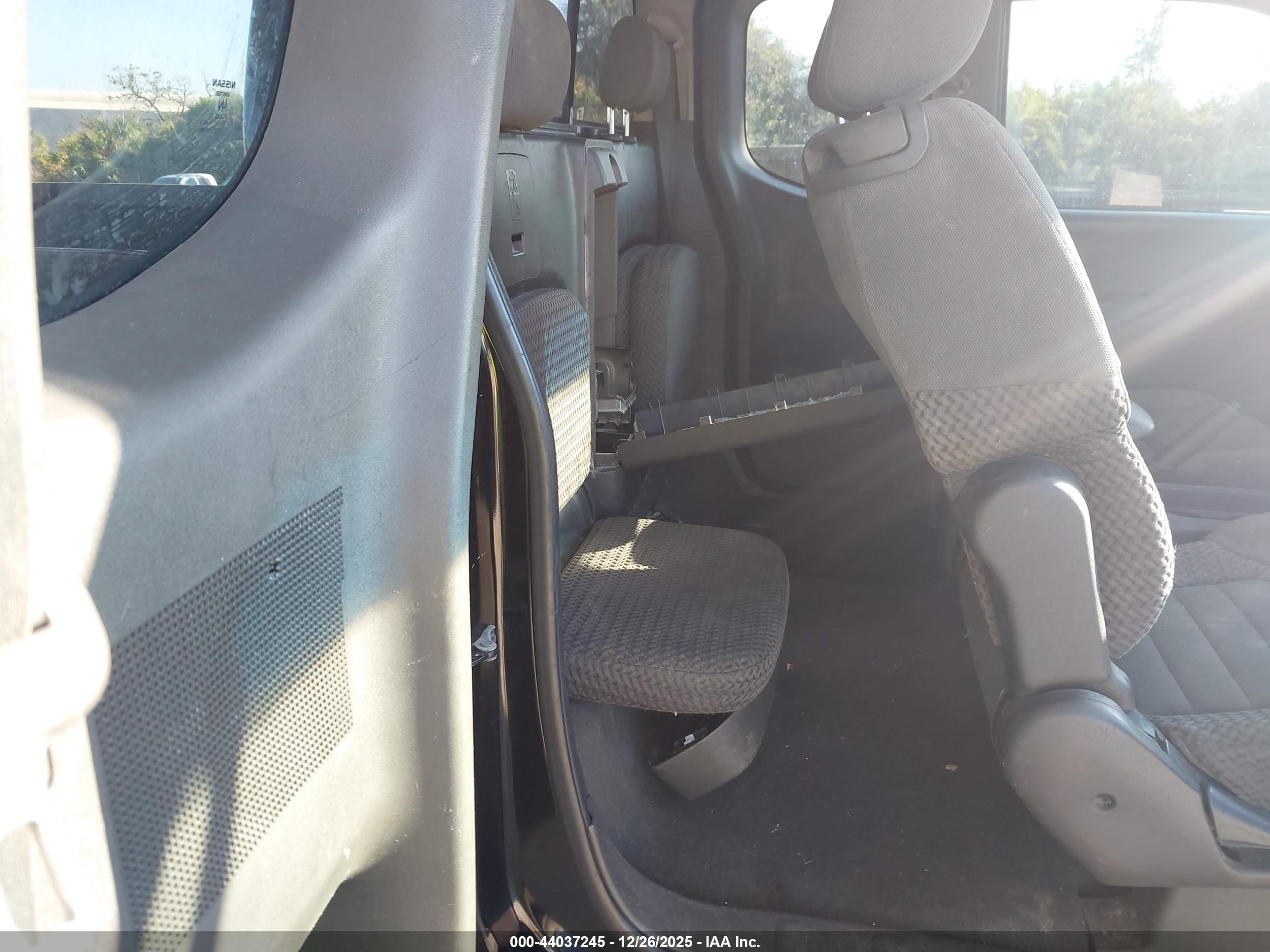 NISSAN FRONTIER image 8