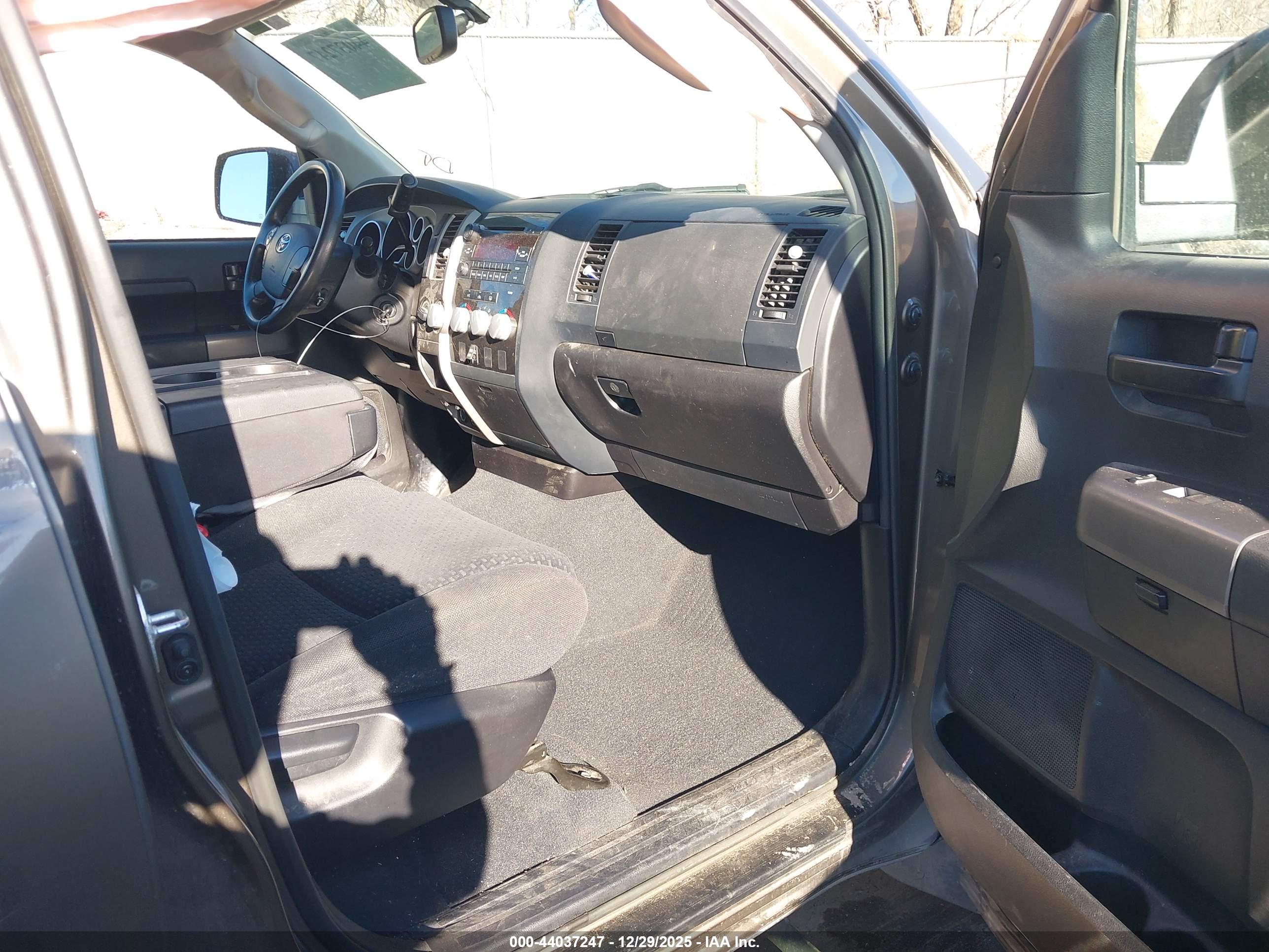 TOYOTA TUNDRA image 5