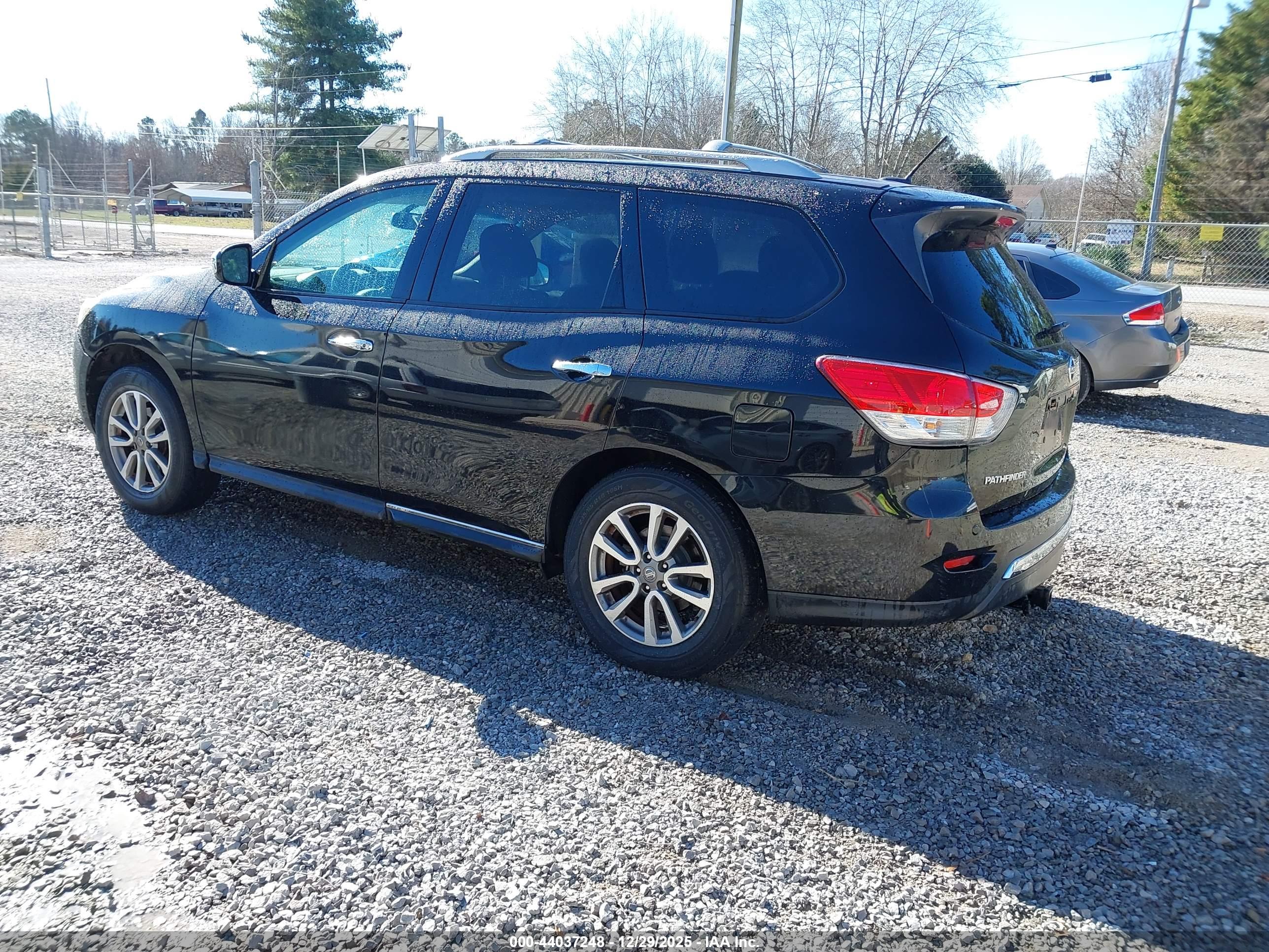 NISSAN PATHFINDER image 3
