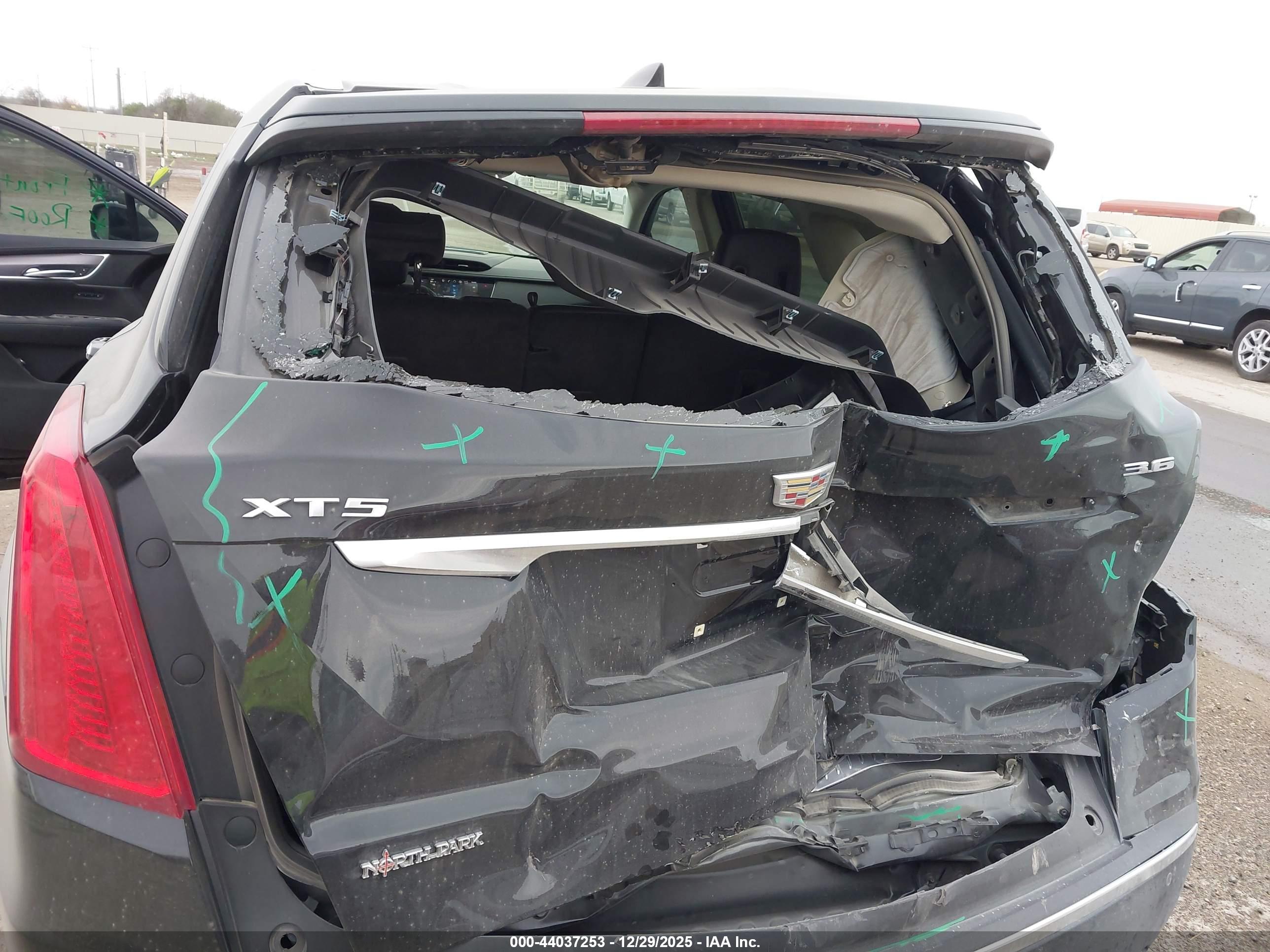 CADILLAC XT5 image 6