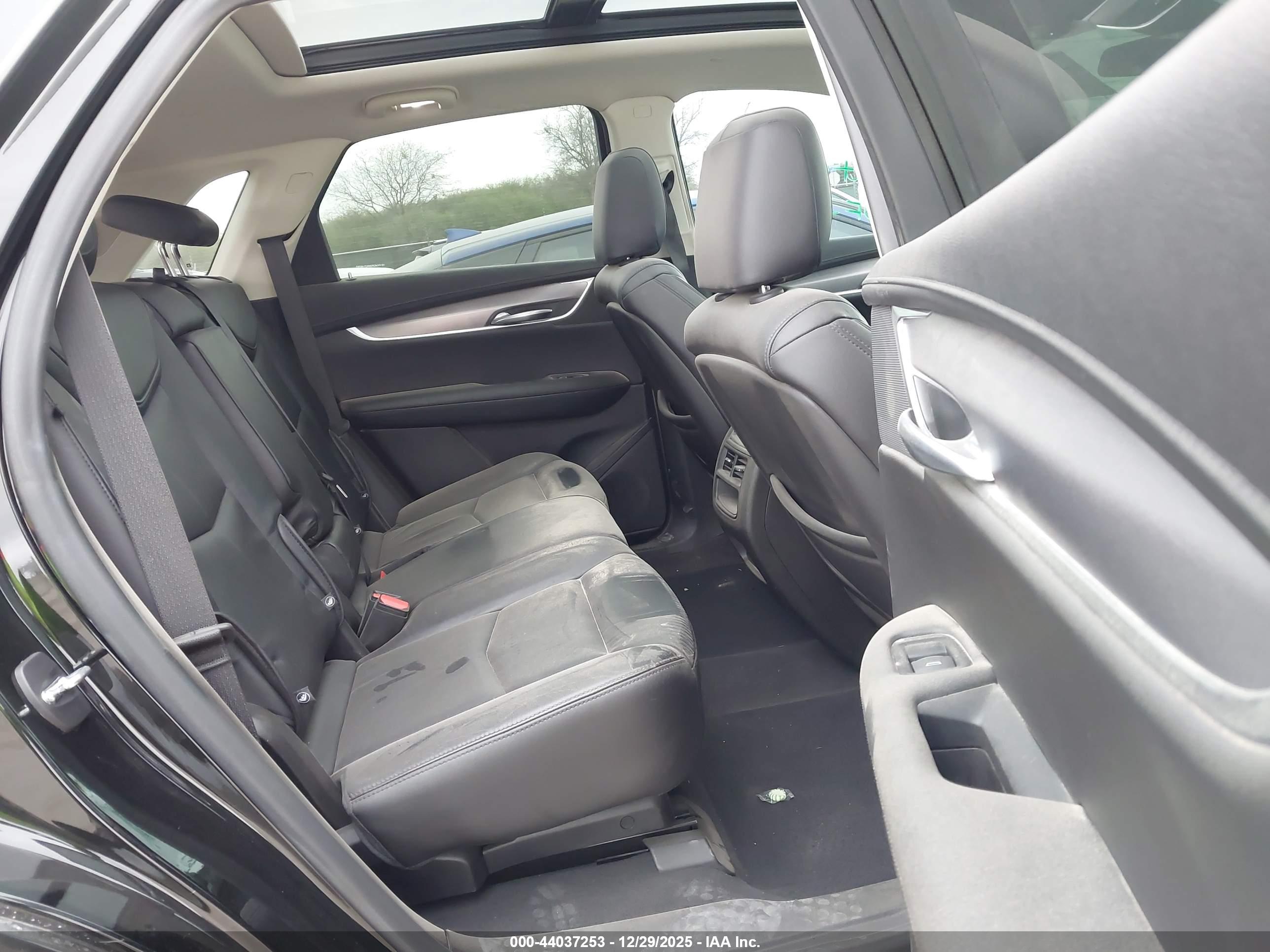CADILLAC XT5 image 8