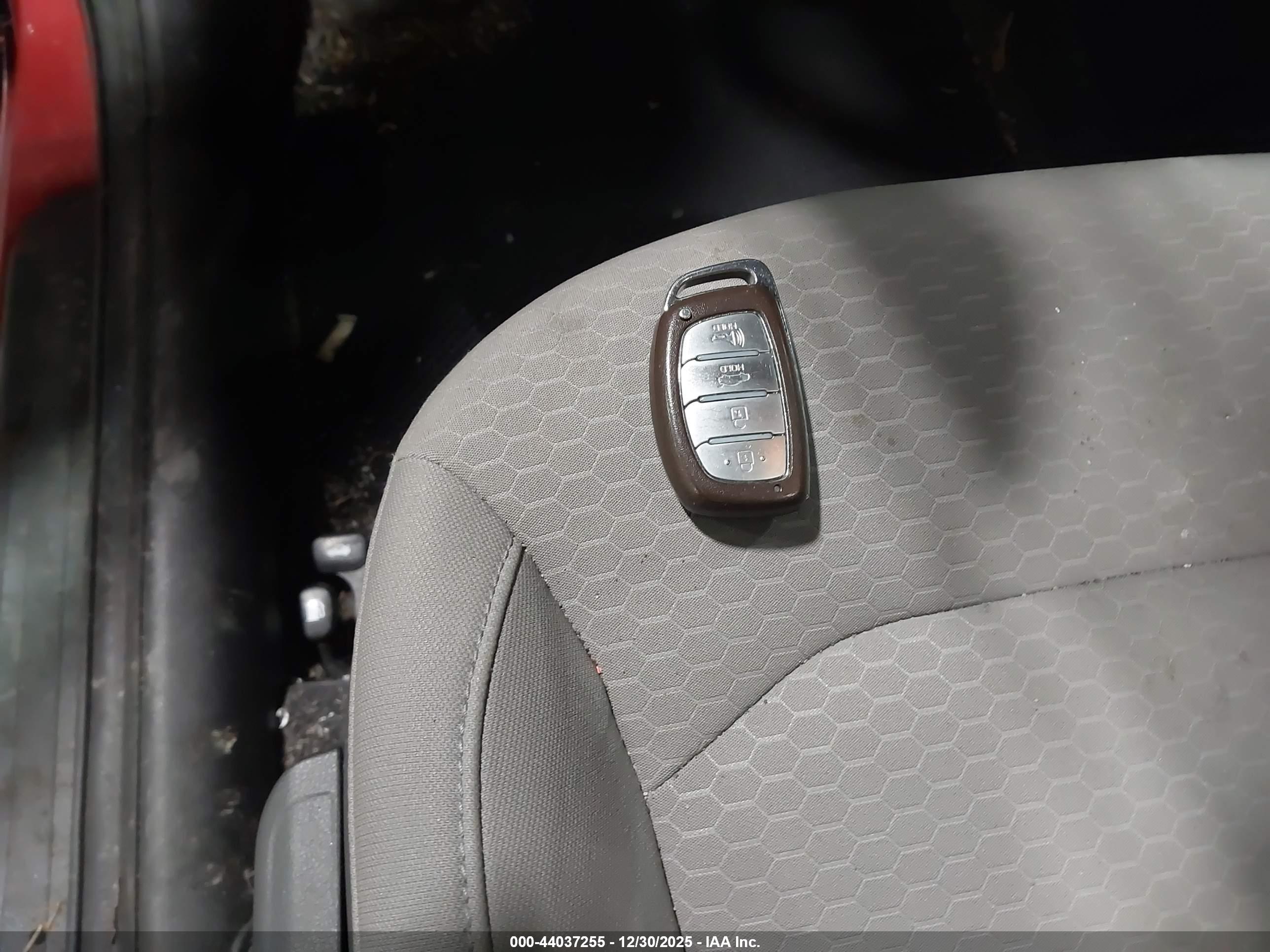 HYUNDAI ELANTRA image 11