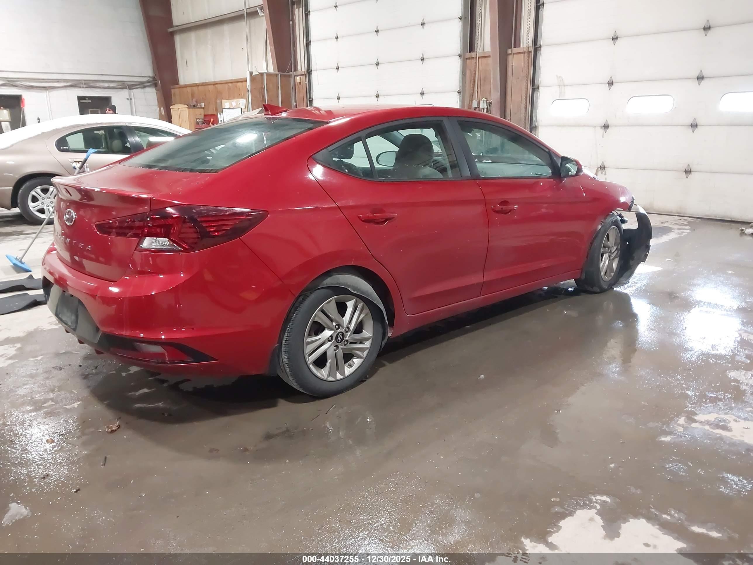 HYUNDAI ELANTRA image 4