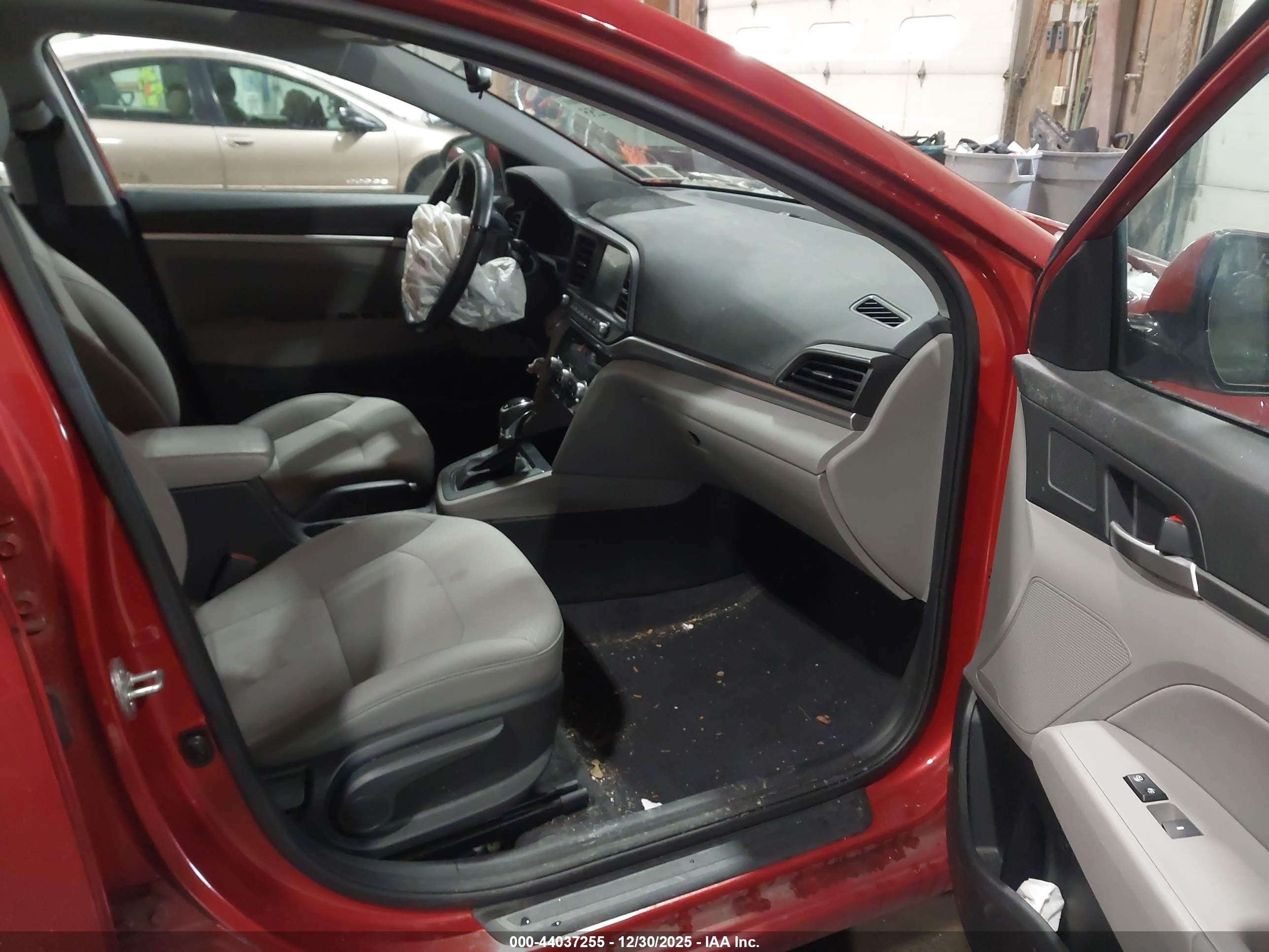 HYUNDAI ELANTRA image 5