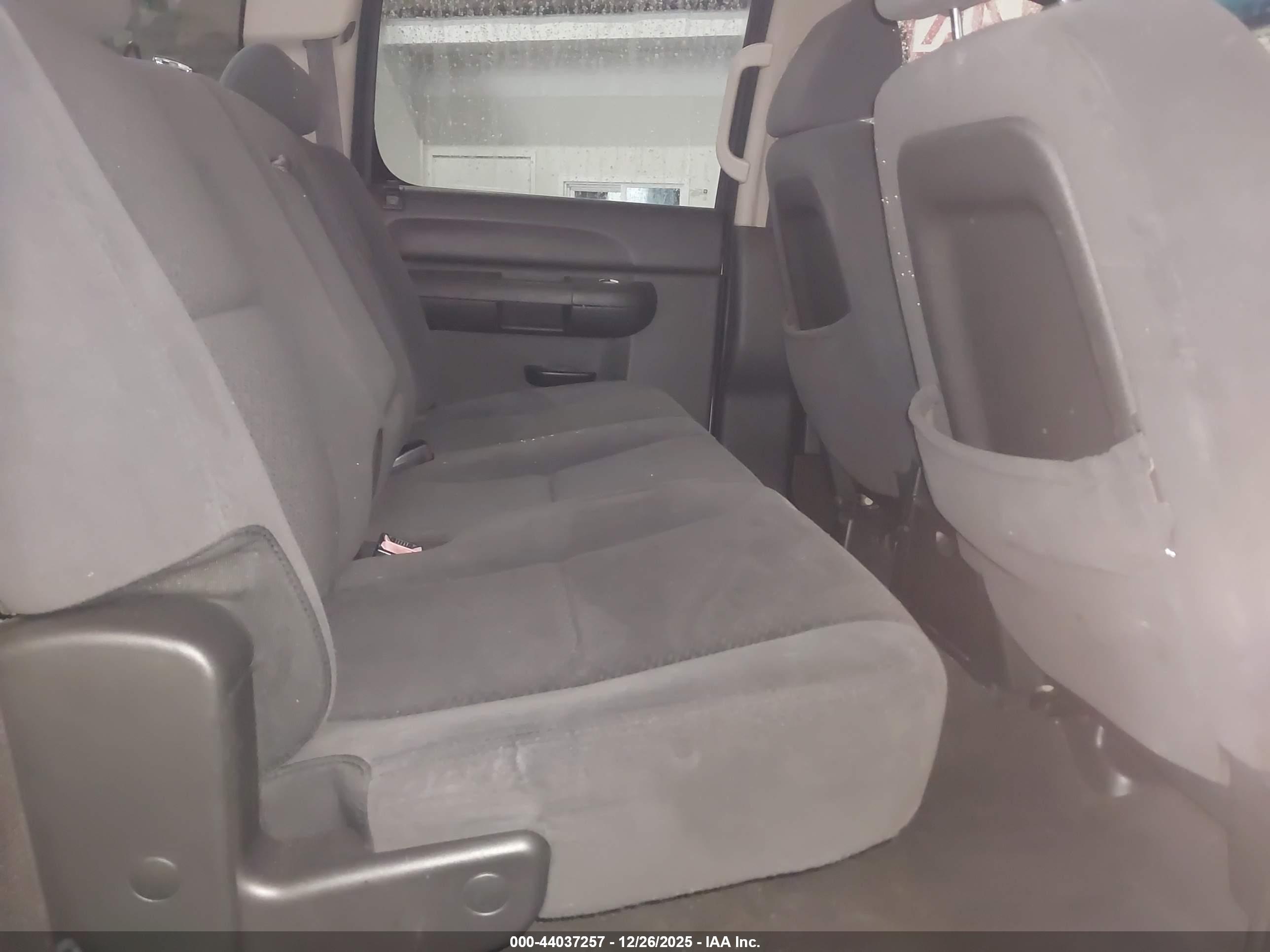 CHEVROLET SILVERADO image 8