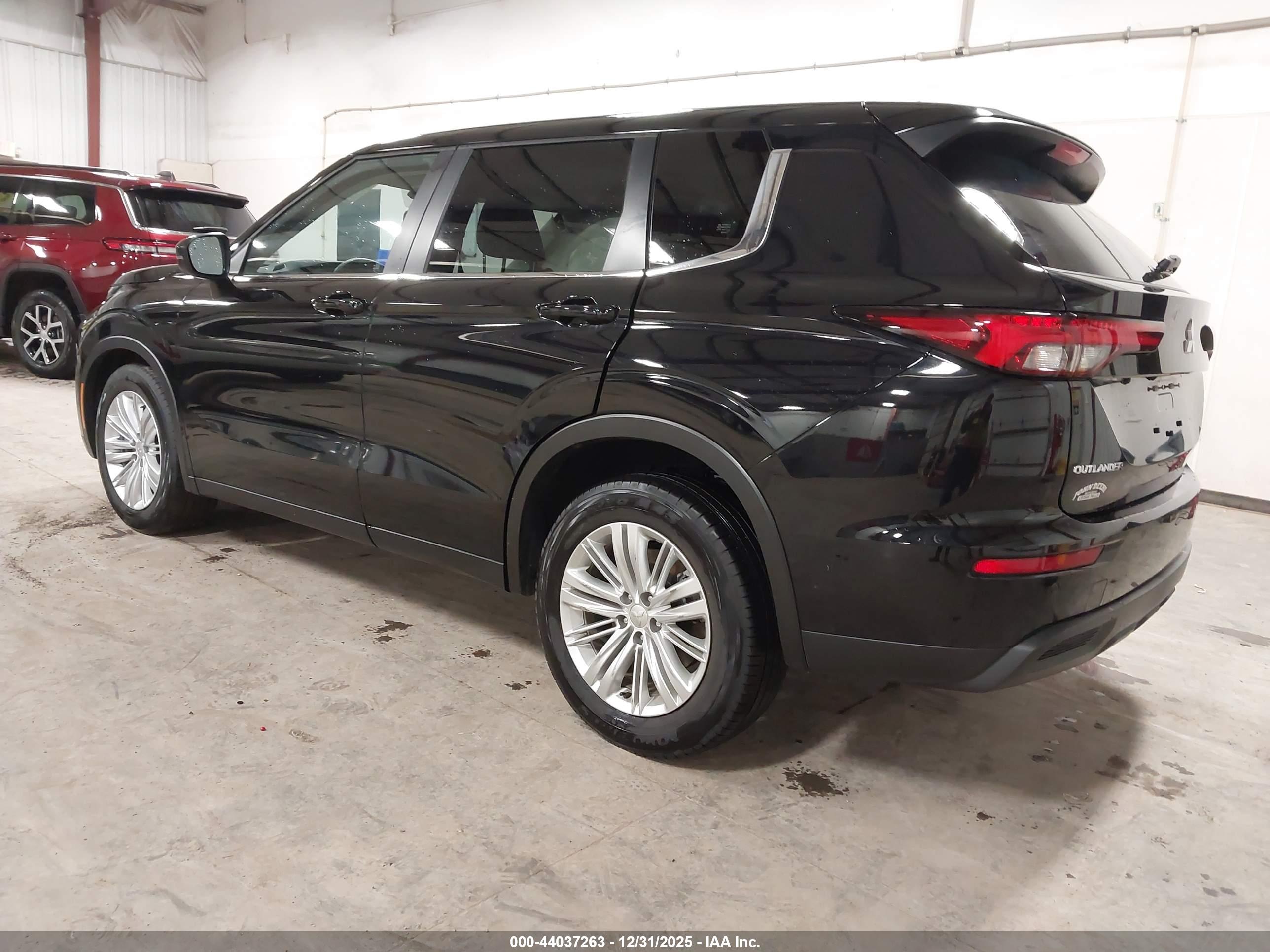 MITSUBISHI OUTLANDER image 3