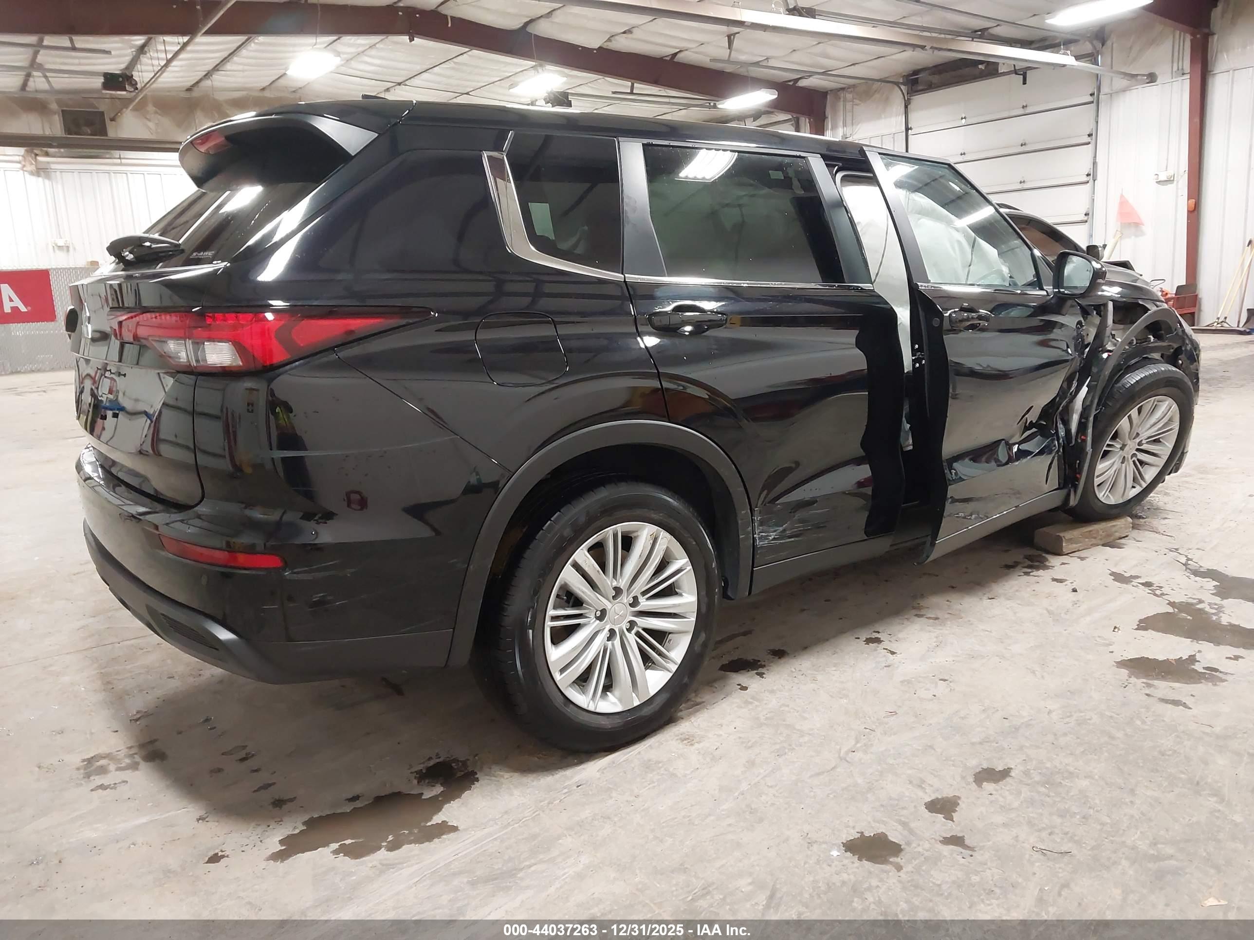 MITSUBISHI OUTLANDER image 4