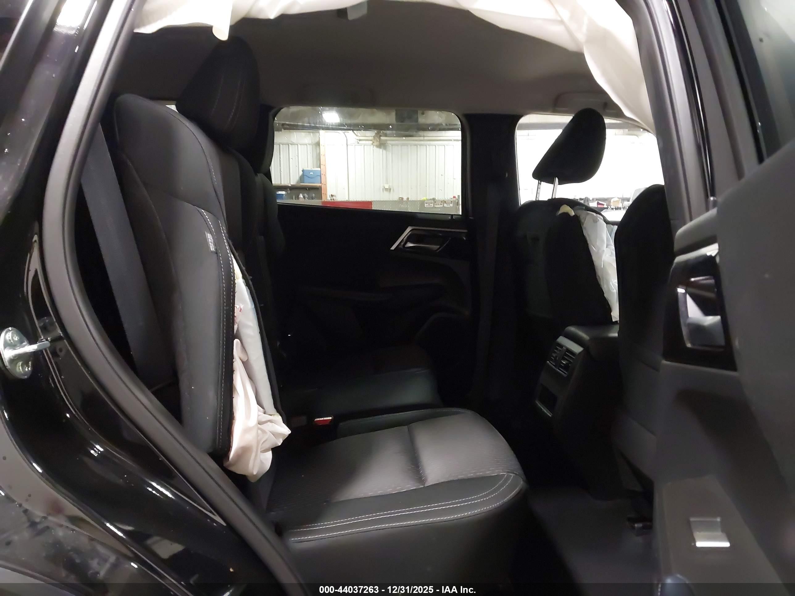 MITSUBISHI OUTLANDER image 8