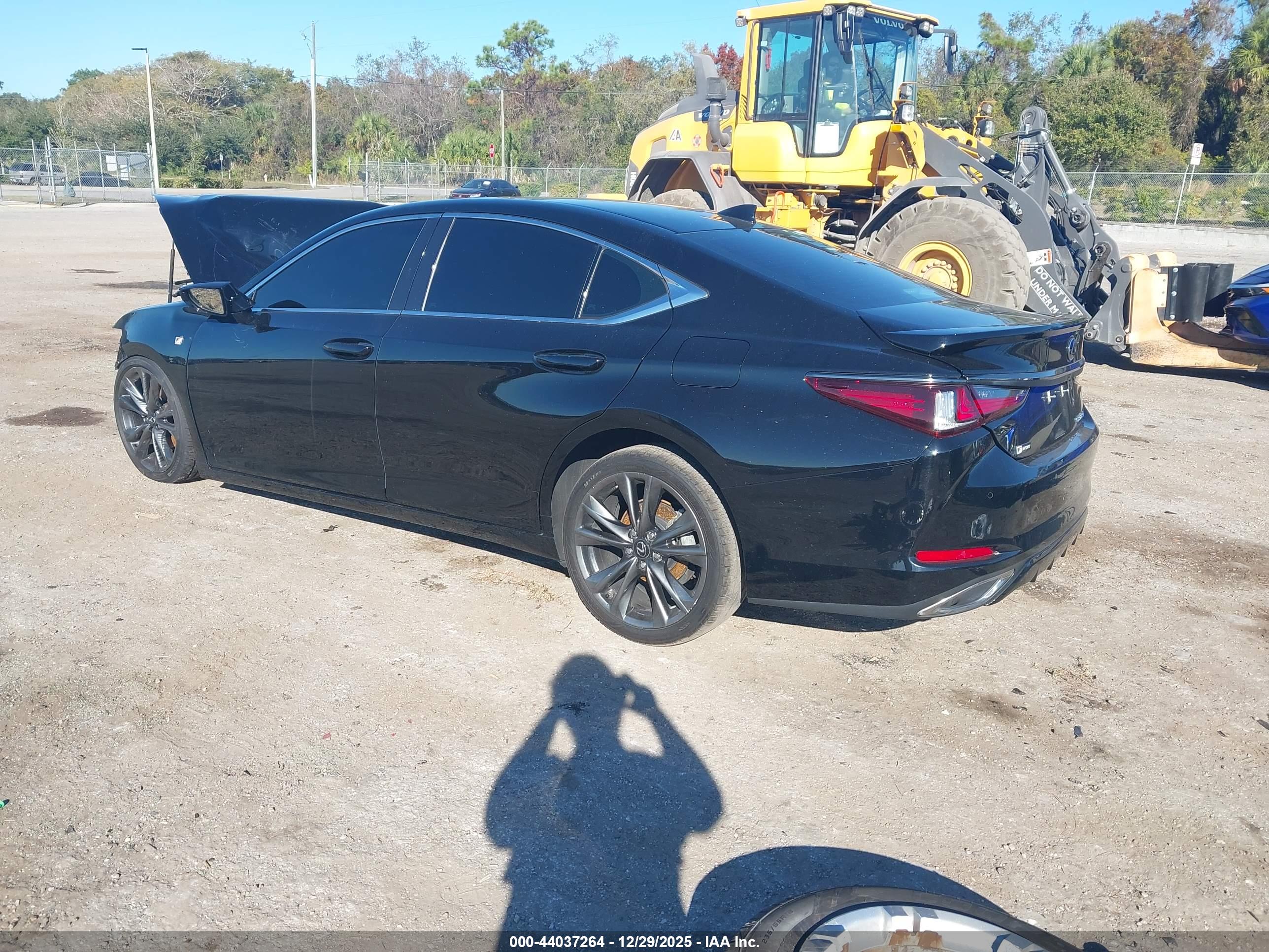 LEXUS ES image 3
