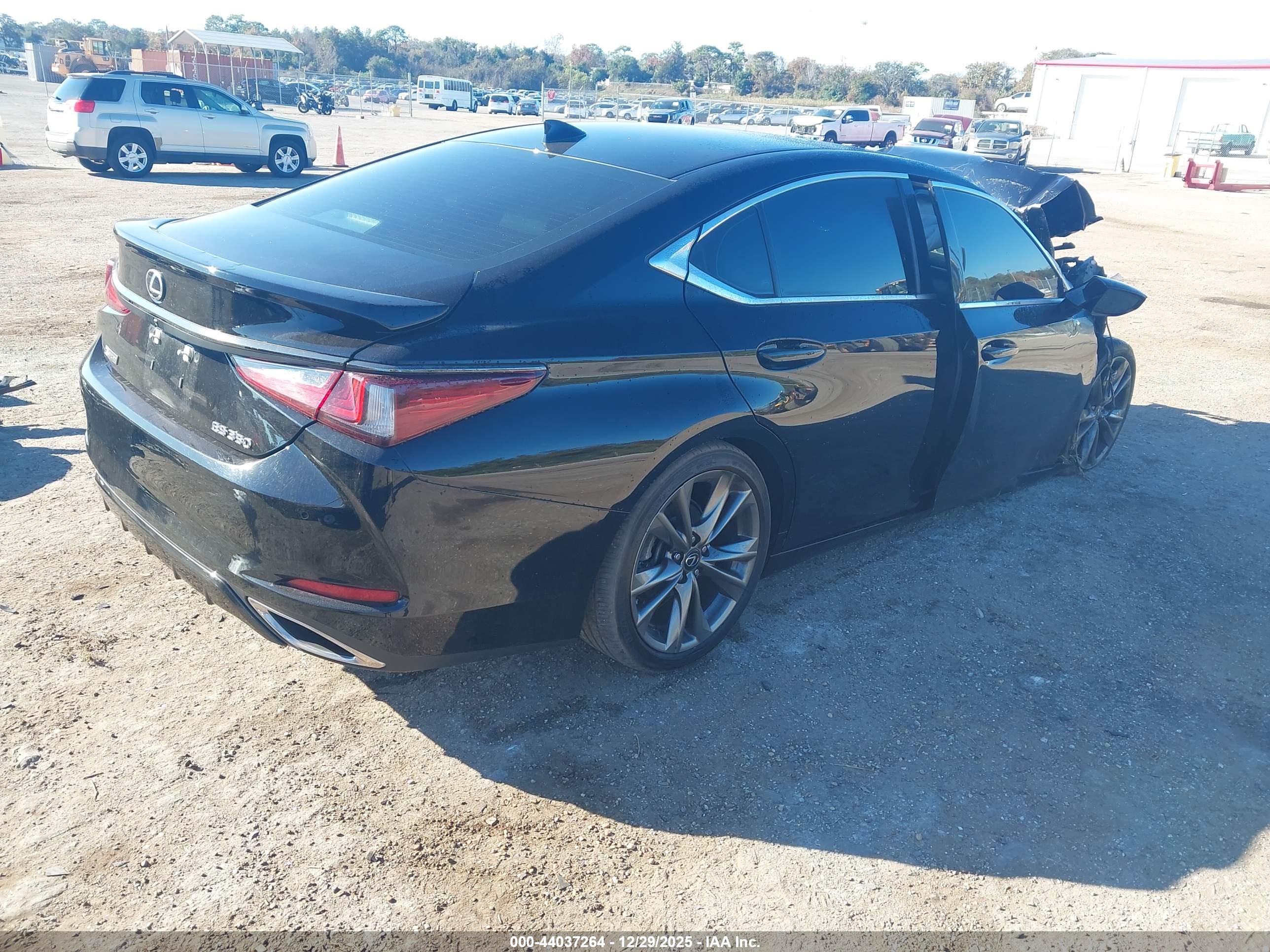 LEXUS ES image 4