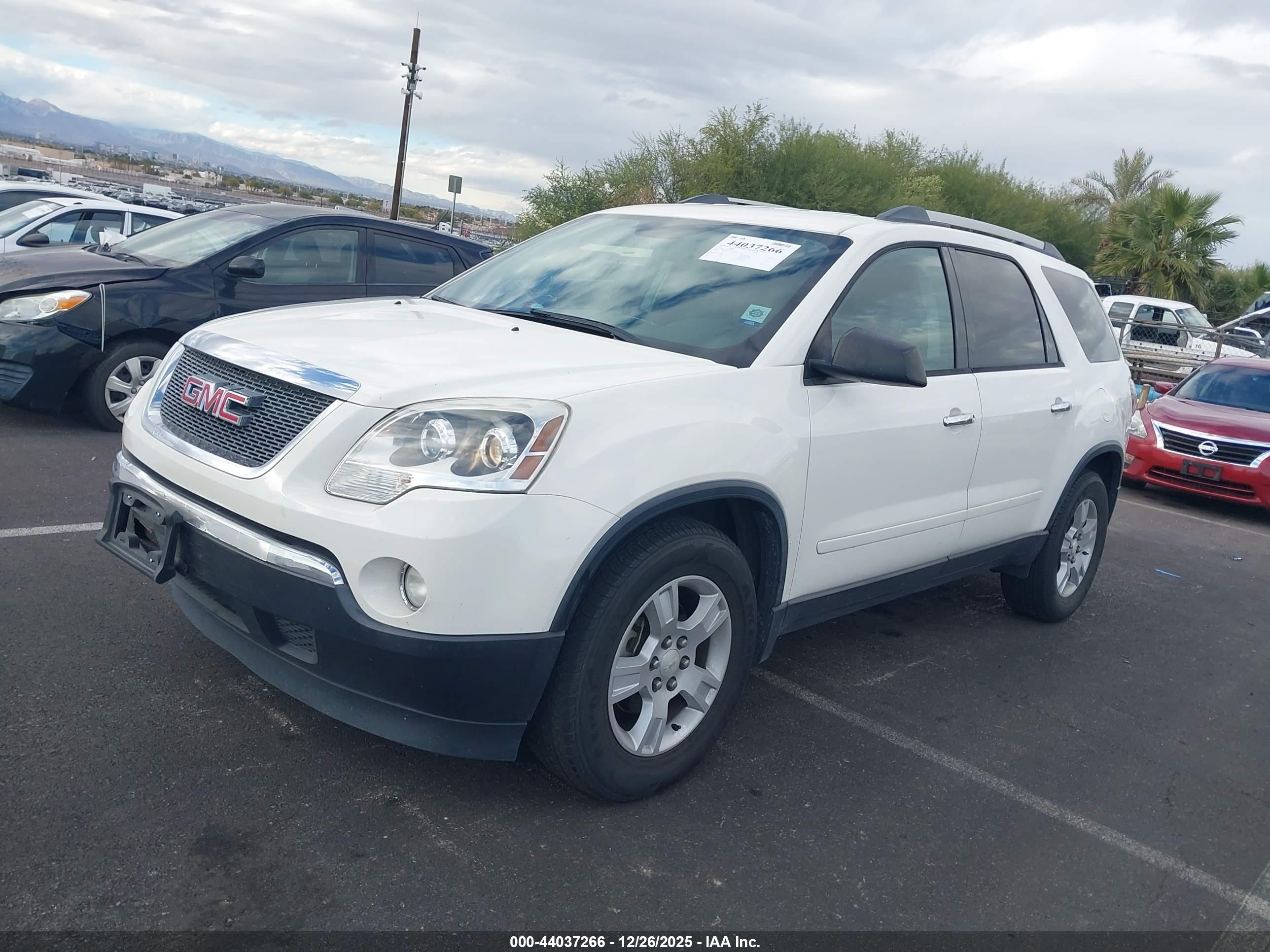 GMC ACADIA image 2