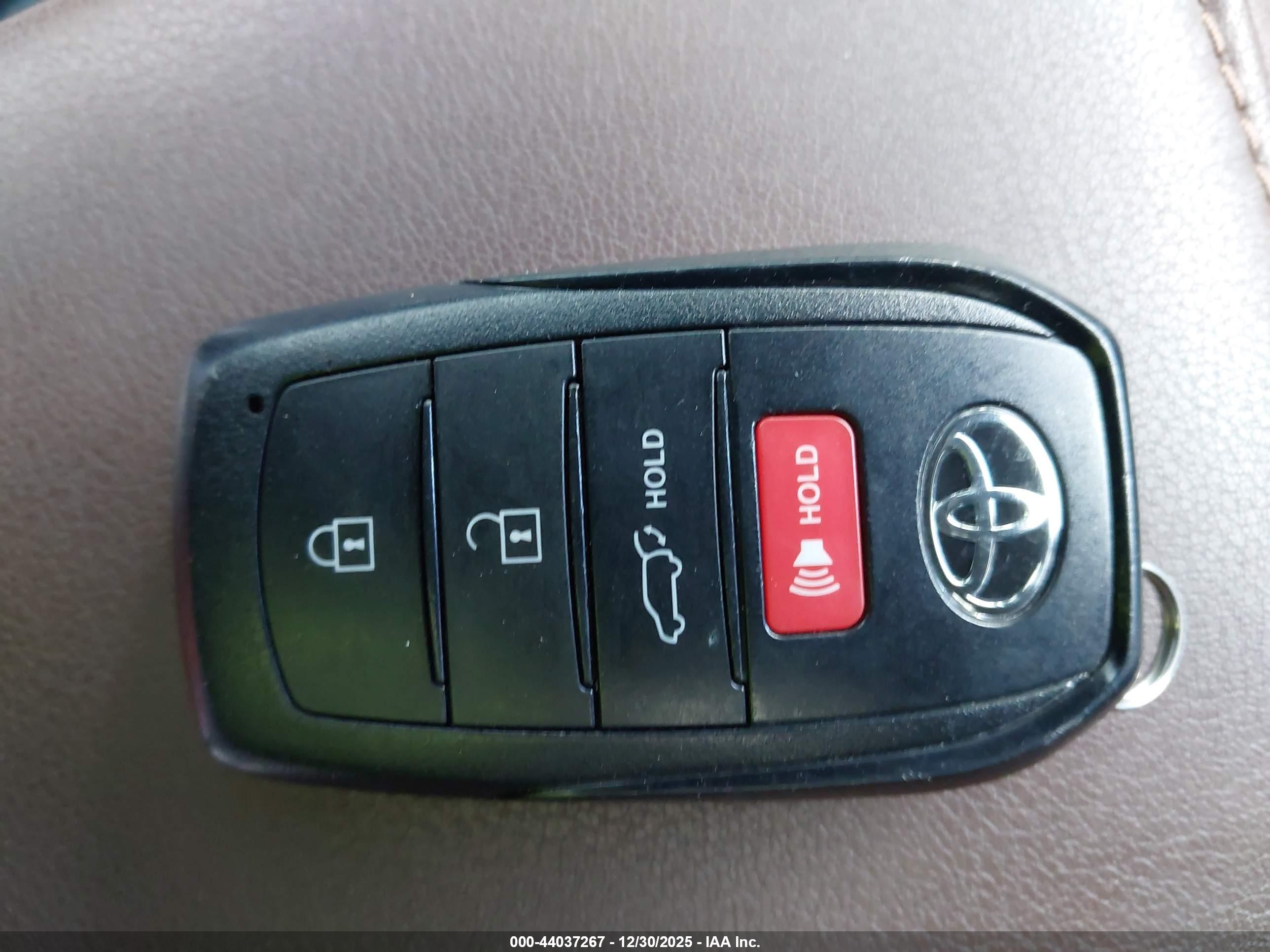 TOYOTA VENZA image 11