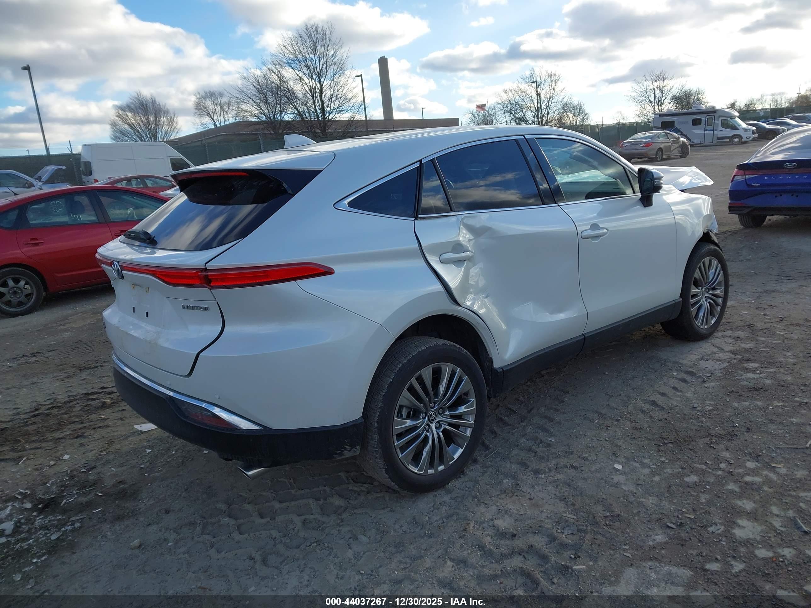 TOYOTA VENZA image 4