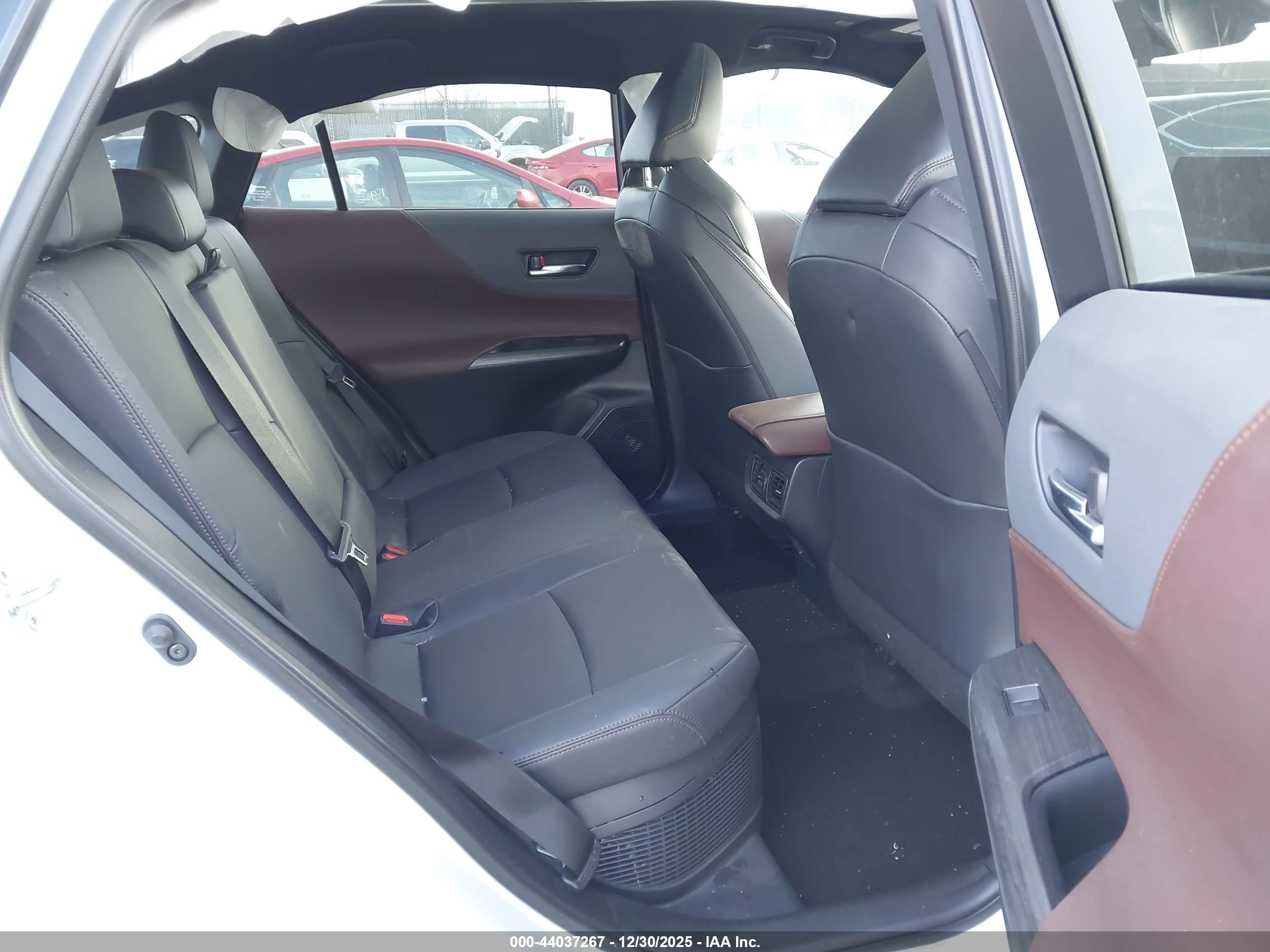 TOYOTA VENZA image 8