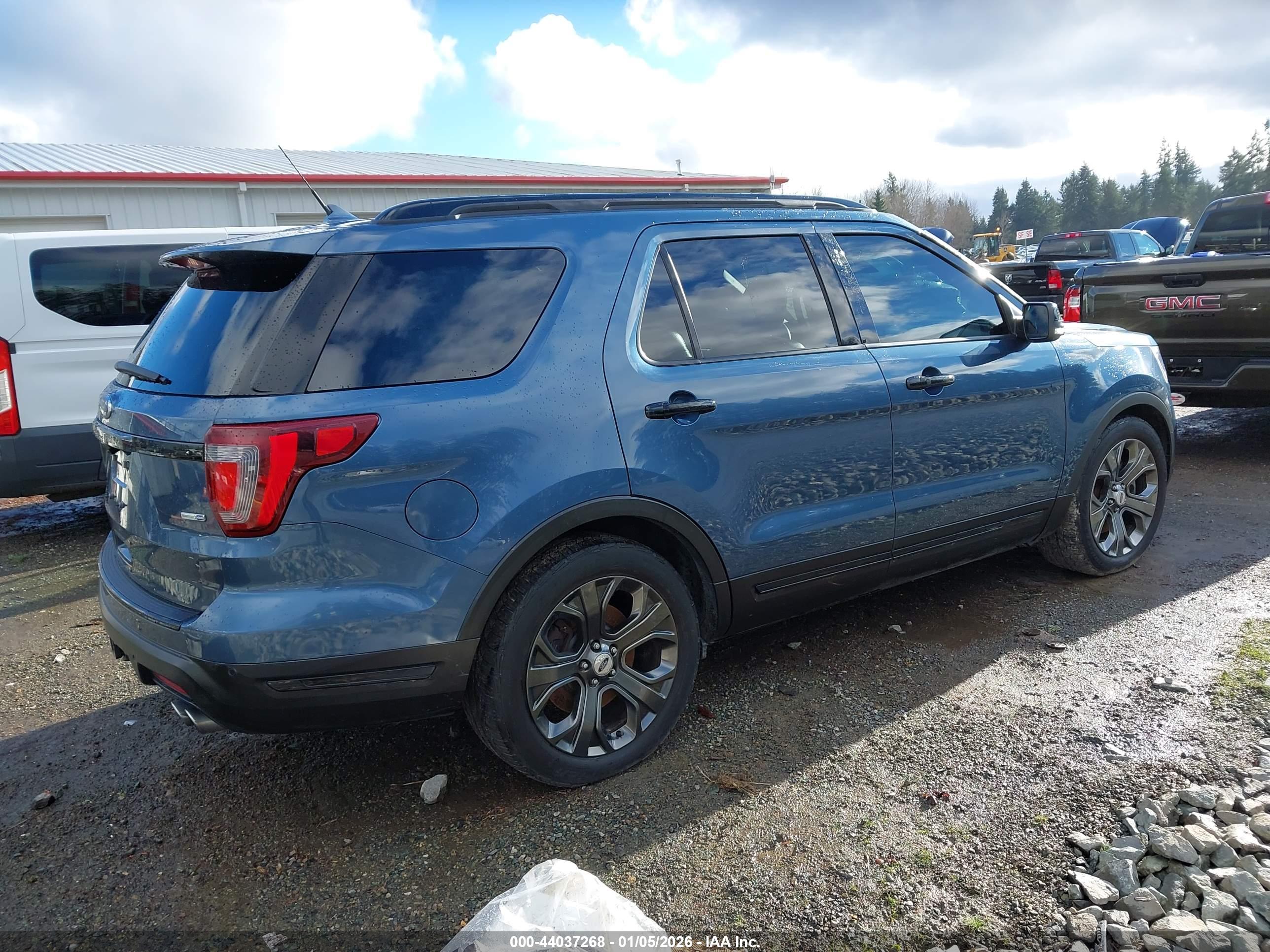 FORD EXPLORER image 4